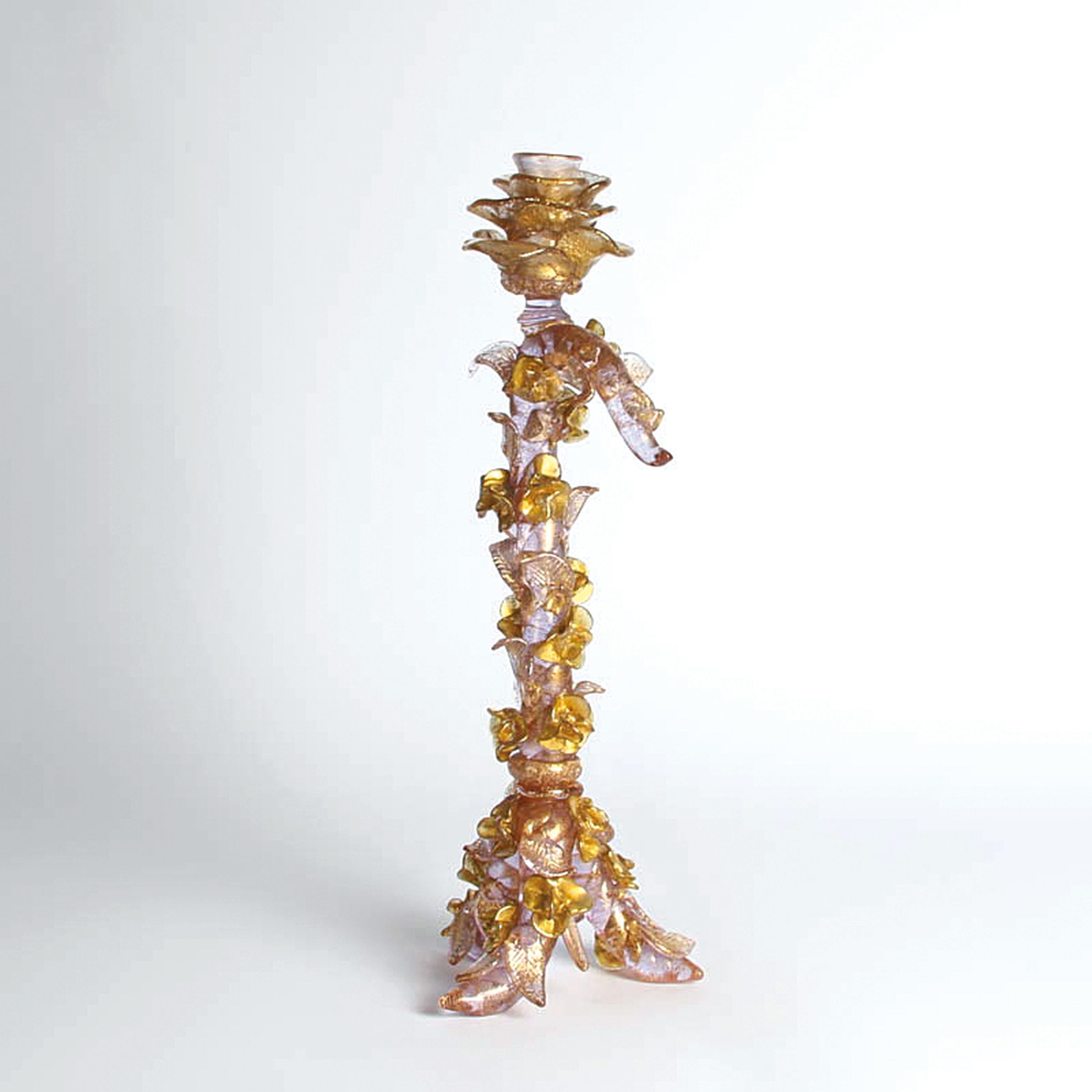 Detail e: Glasleuchter, Ermanno Nason für Cenedese, Murano, Italien, 1963-72, Neodymium-Glas, Goldmalerei, Rosenrankenform mit applizierten Blüten und ...