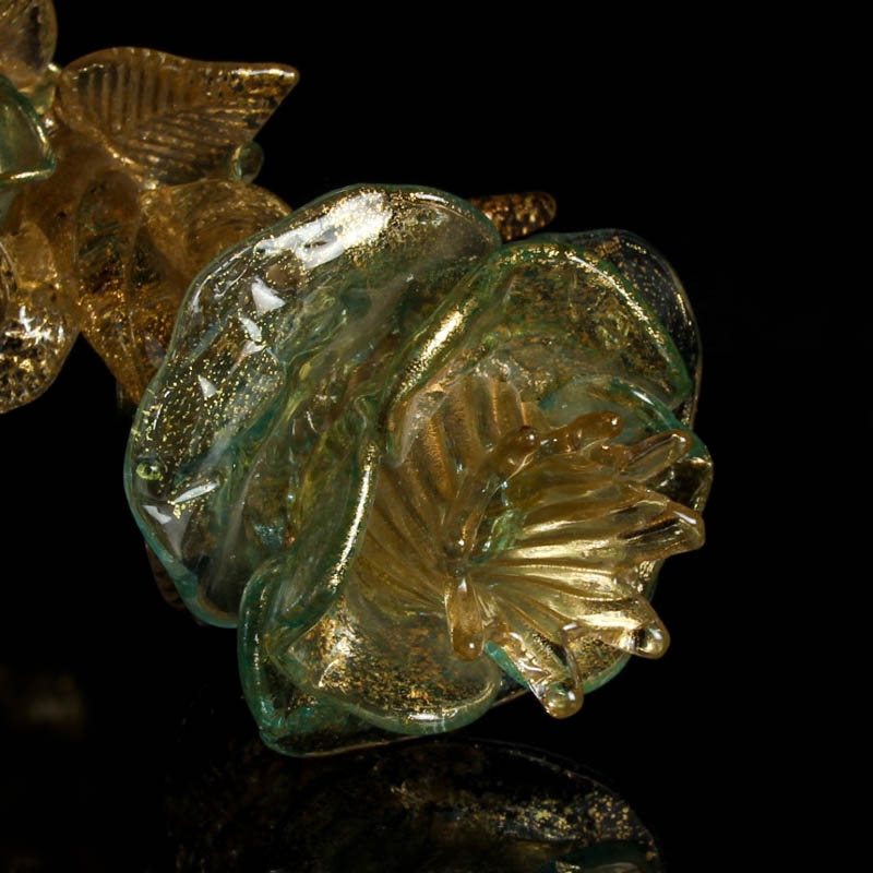 Detail e: Glasleuchter, Ermanno Nason für Cenedese, Murano, Italien, 1963-72, farbloses und grün eingefärbtes Glas, Goldmalerei,Rosenrankenform mit ...