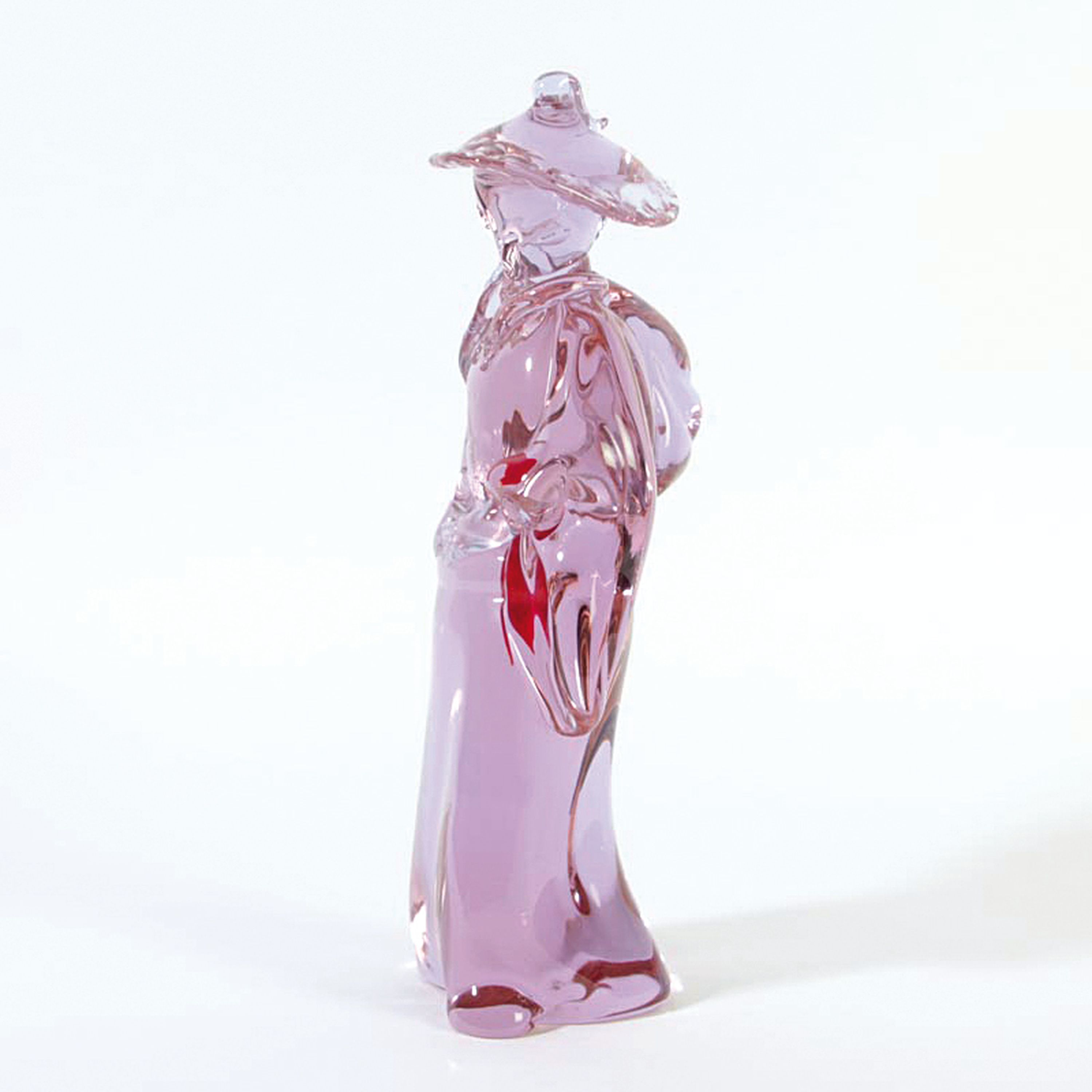 Detail a: Glasskulptur einer Chinesin, Murano, Italien, Neodymium-Glas, stehende Chinesin, rote Einschmelzung im Verweis auf Schwangerschaft und Fruchtbarkeit, ...