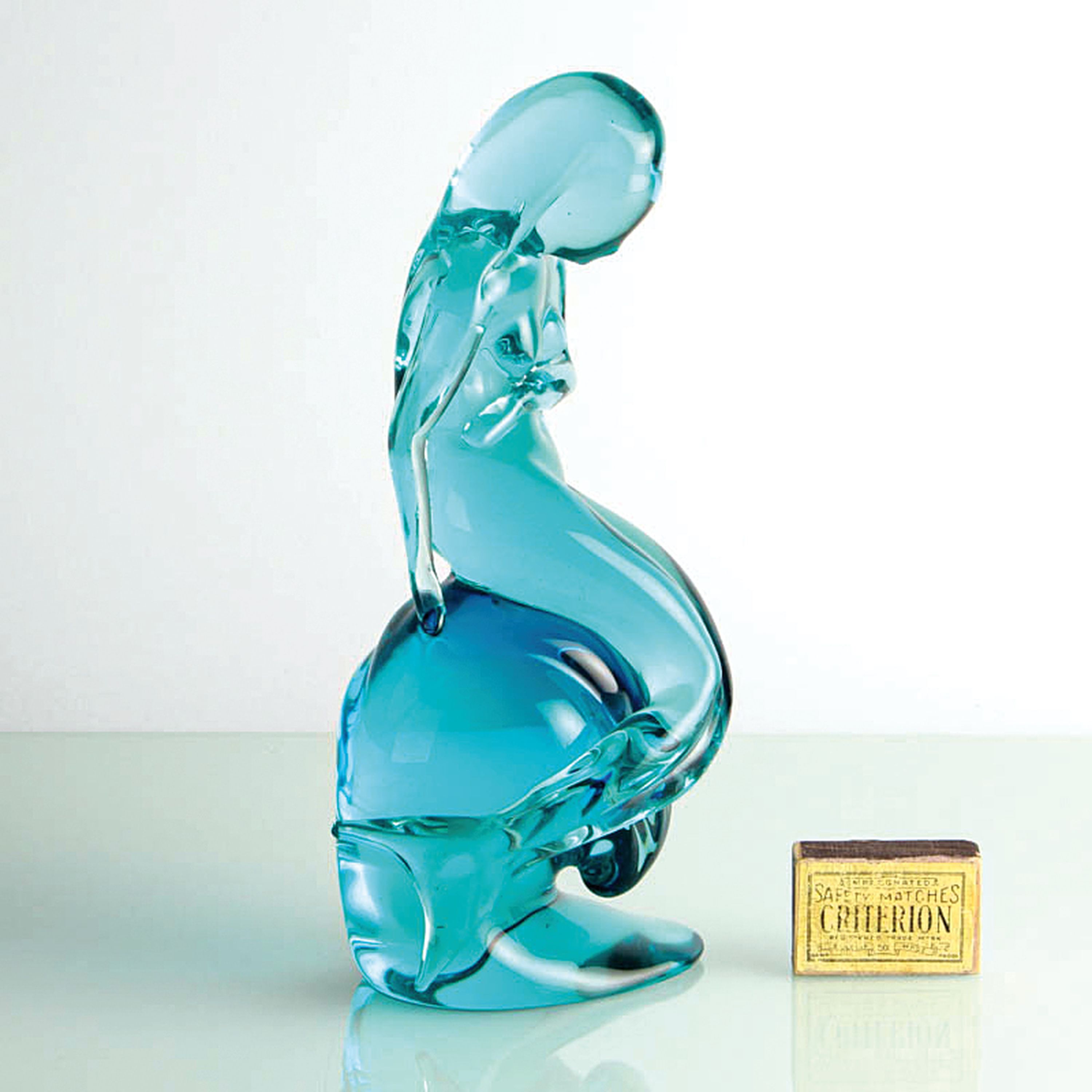 Glasskulptur einer Meerjungfrau, Ermanno Nason für Cenedese, Murano, Italien, 1963-72, türkis eingefärbtes Glas, auf einerWelle sitzende ...