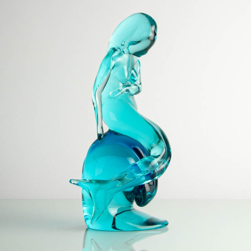 Detail b: Glasskulptur einer Meerjungfrau, Ermanno Nason für Cenedese, Murano, Italien, 1963-72, türkis eingefärbtes Glas, auf einerWelle sitzende ...