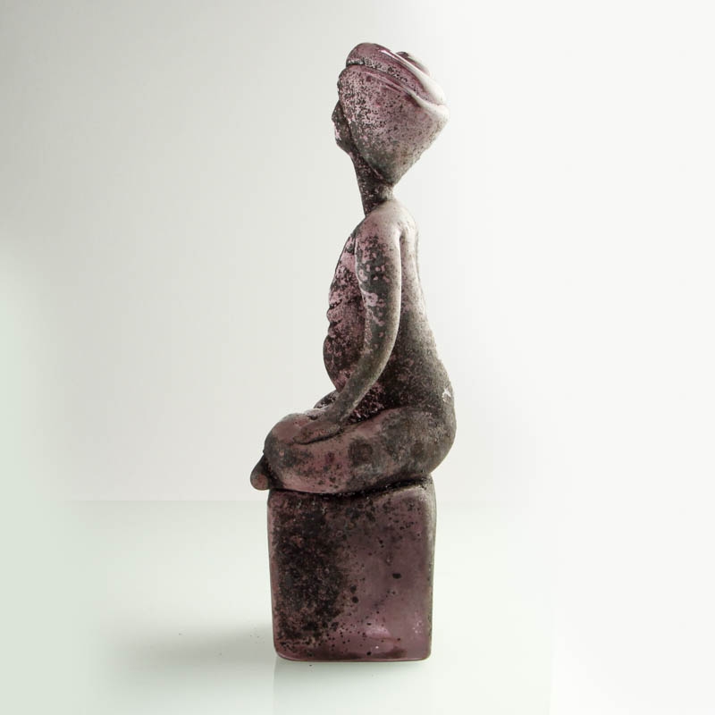 Detail a: Vetro a scavo-Glasskulptur, Fakir, Ermanno Nason für Cenedese, Murano, Italien, 1963-72, farbloses Glas, grau vetro a scavo-Technik, sitzender Fakir ...