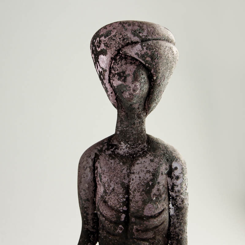 Detail c: Vetro a scavo-Glasskulptur, Fakir, Ermanno Nason für Cenedese, Murano, Italien, 1963-72, farbloses Glas, grau vetro a scavo-Technik, sitzender Fakir ...