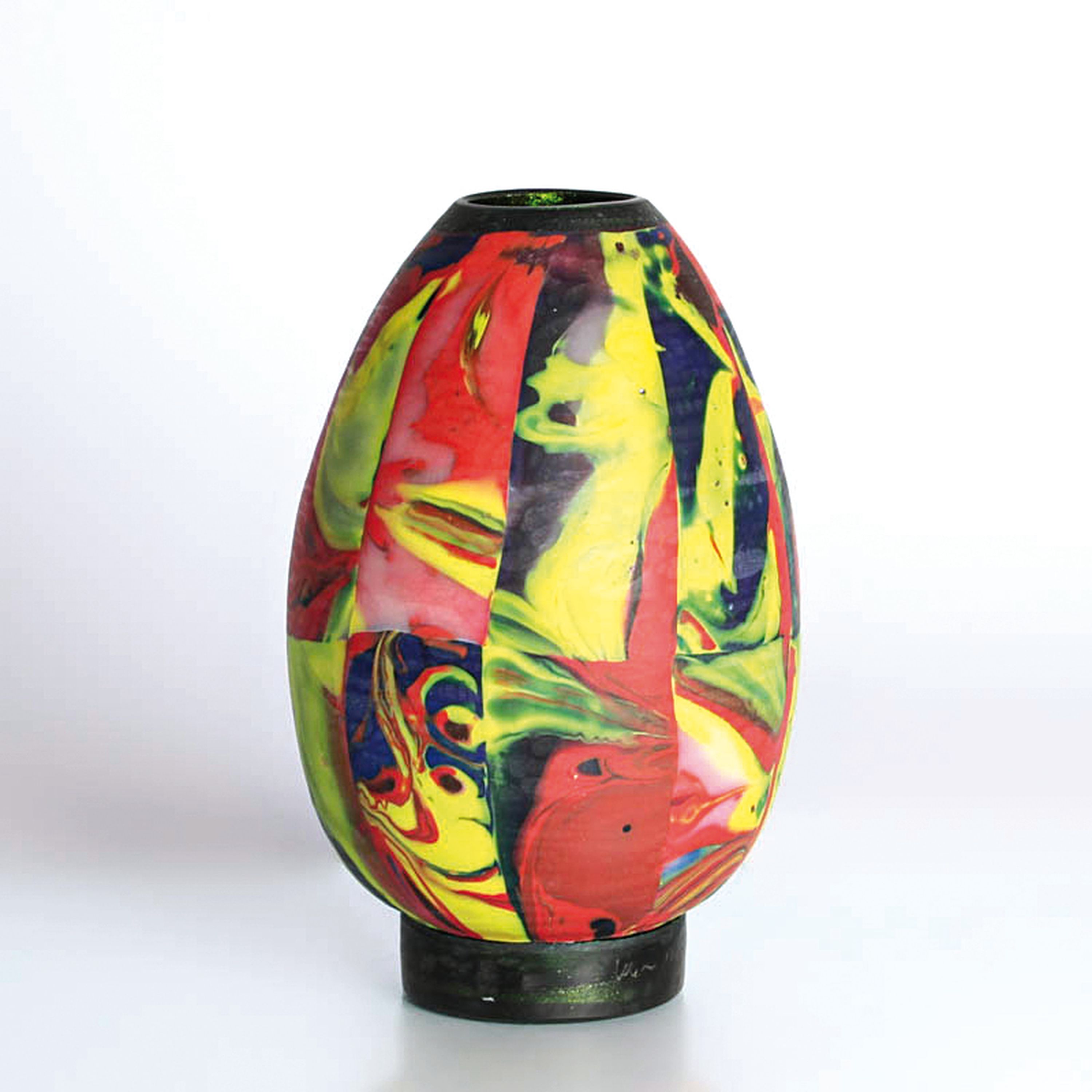 Studioglas-Vase, Klaus Moye (1936-2016), 1995 , Mosaikglastechnik, aus einer Vielzahl an vorgefertigten Glasquadern verschmolzene Vase,matt poliert, ...
