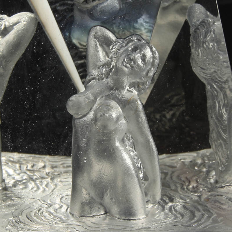 Detail b: 2 Glaskunst-Objekte, Kristian Klepsch, Mizzi Glashütte, Uttendorf, farbloses Glas, geschliffen und geätzt, reliefierter bzw. plastischer Dekor, ...
