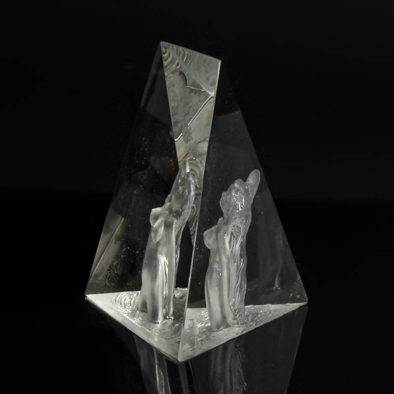 Detail d: 2 Glaskunst-Objekte, Kristian Klepsch, Mizzi Glashütte, Uttendorf, farbloses Glas, geschliffen und geätzt, reliefierter bzw. plastischer Dekor, ...
