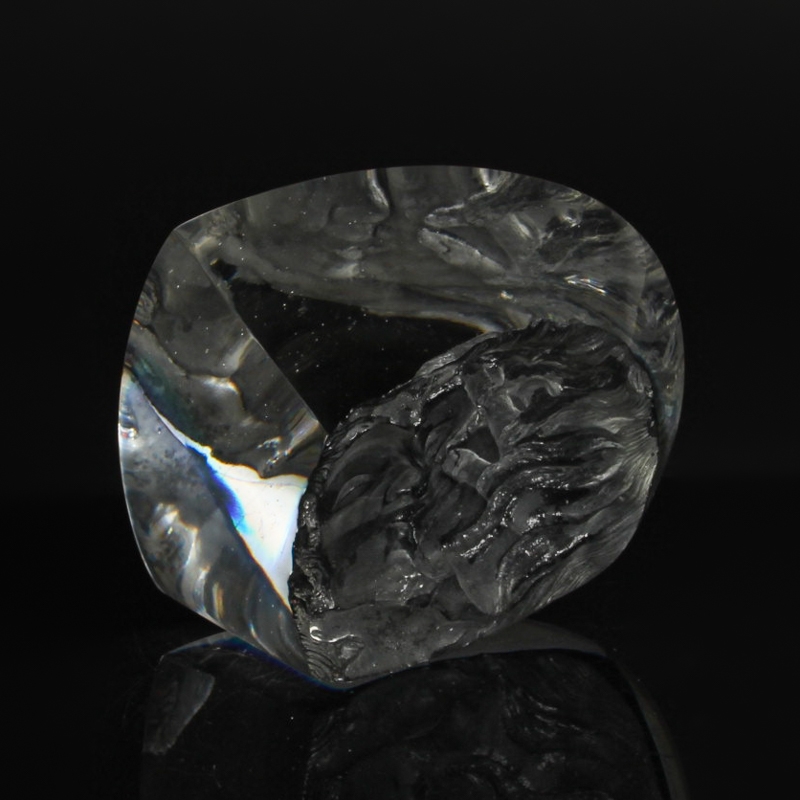 Detail k: 2 Glaskunst-Objekte, Kristian Klepsch, Mizzi Glashütte, Uttendorf, farbloses Glas, geschliffen und geätzt, reliefierter bzw. plastischer Dekor, ...
