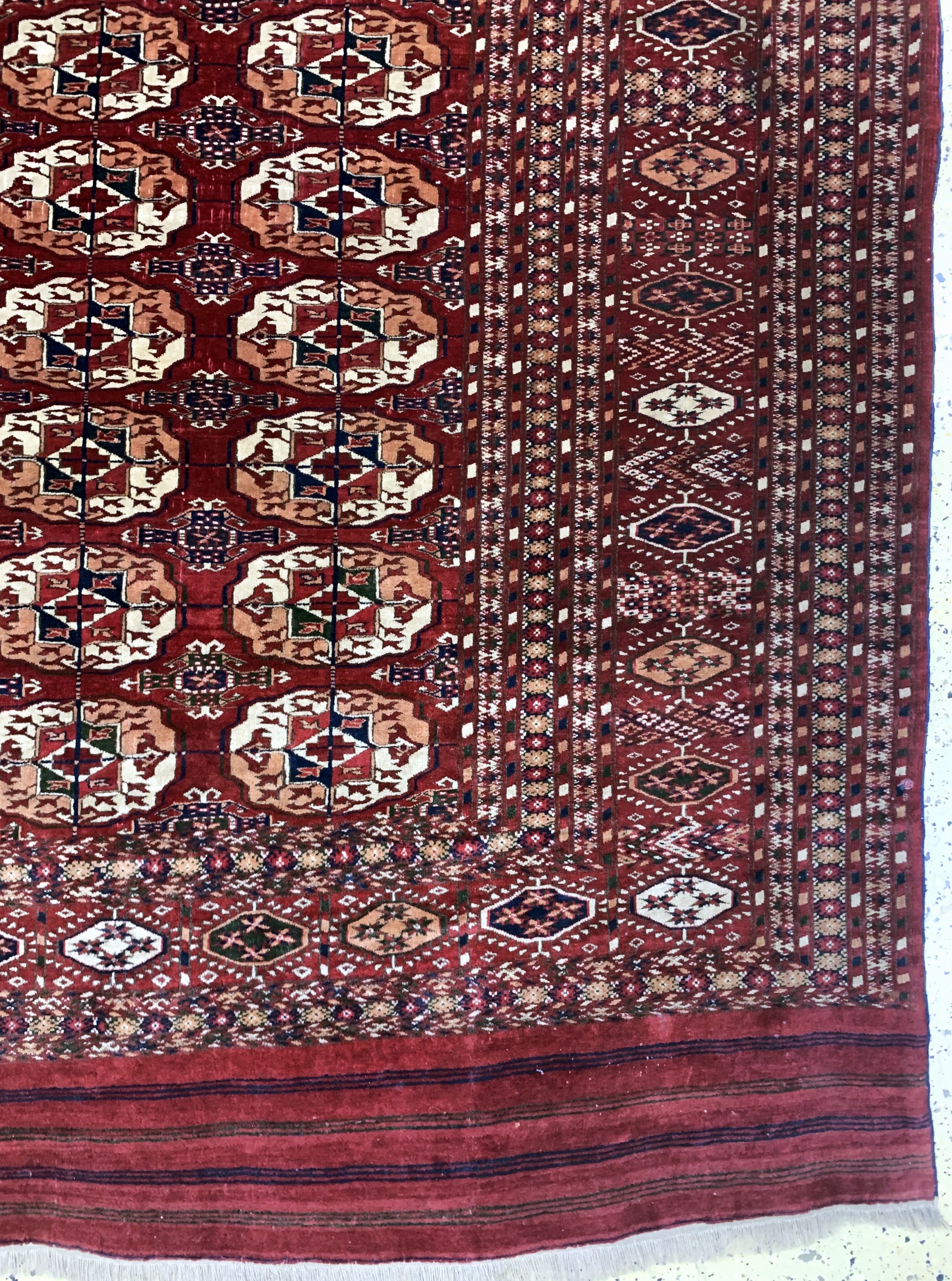 Detail a: Antiker Tekke Hauptteppich, Turkmenistan, um 1900, Wolle auf Wolle, ca. 505 x 340 cm, EHZ: 2