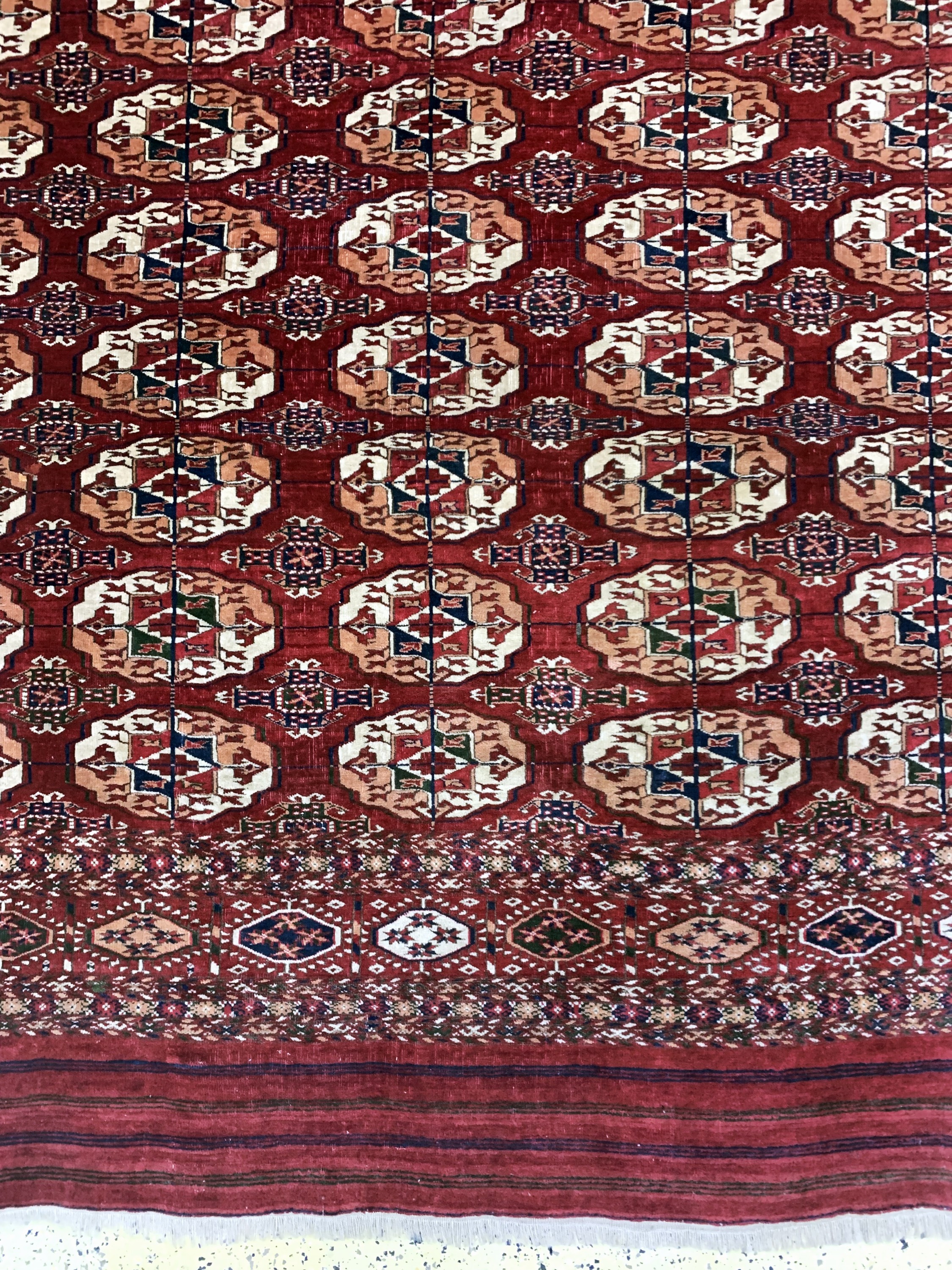 Detail b: Antiker Tekke Hauptteppich, Turkmenistan, um 1900, Wolle auf Wolle, ca. 505 x 340 cm, EHZ: 2