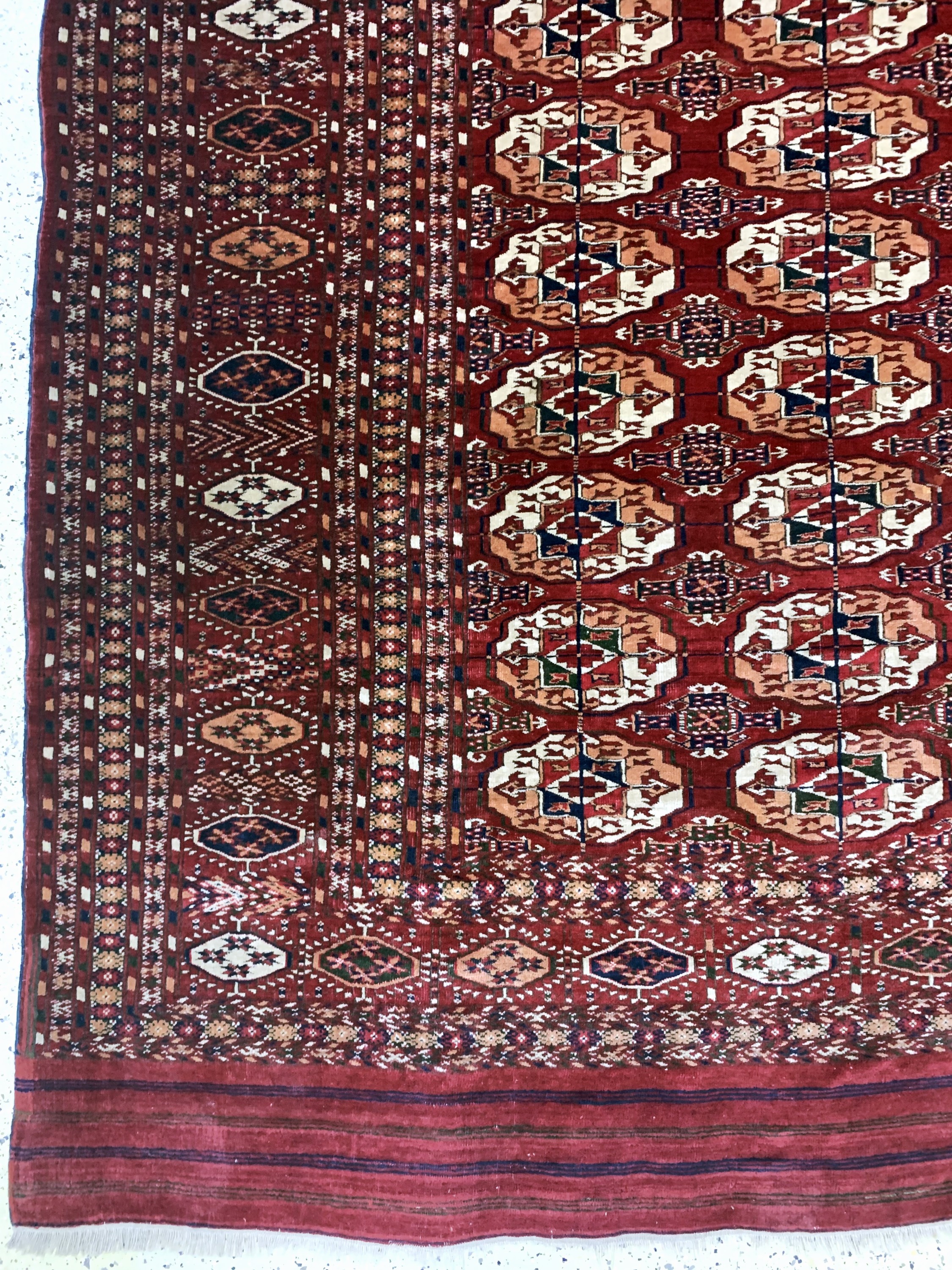 Detail c: Antiker Tekke Hauptteppich, Turkmenistan, um 1900, Wolle auf Wolle, ca. 505 x 340 cm, EHZ: 2