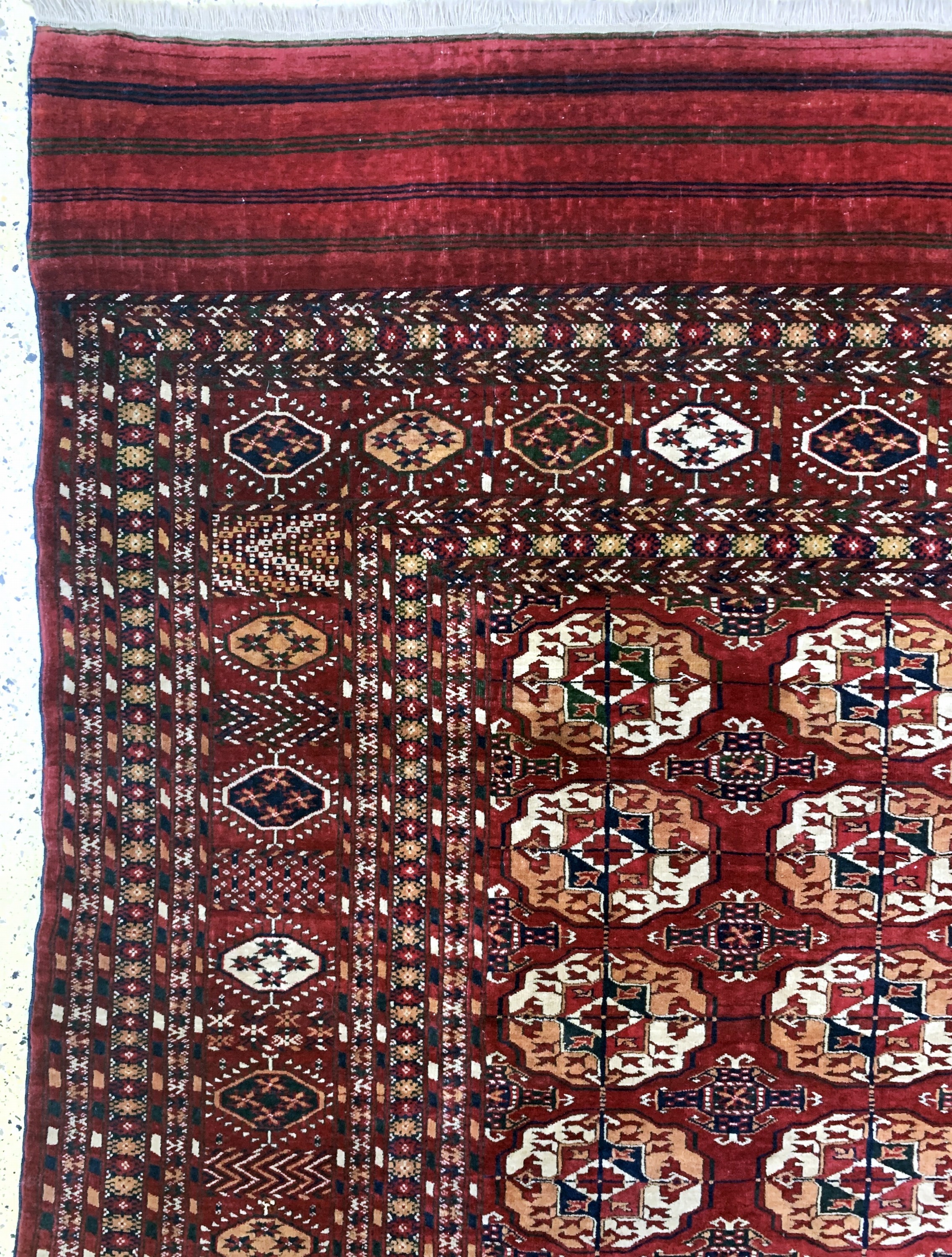 Detail g: Antiker Tekke Hauptteppich, Turkmenistan, um 1900, Wolle auf Wolle, ca. 505 x 340 cm, EHZ: 2