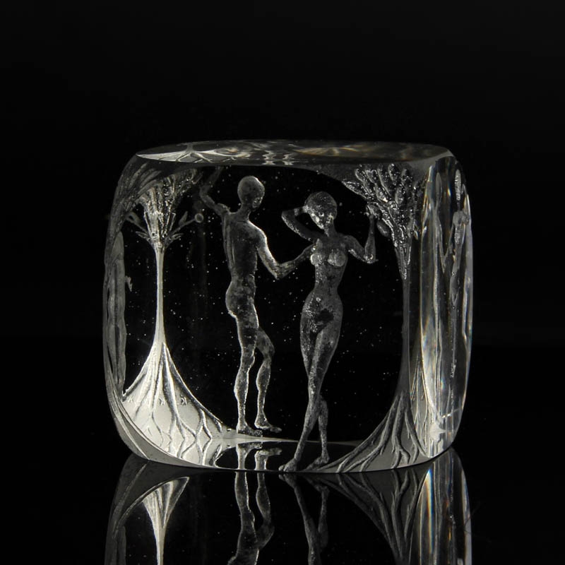 Detail a: Glaskunst-Objekt/Paperweight, Kristian Klepsch, Mizzi Glashütte, Uttendorf, farbloser Glaswürfel, geschliffen und geätzt, Reliefdekor "Adam & ...