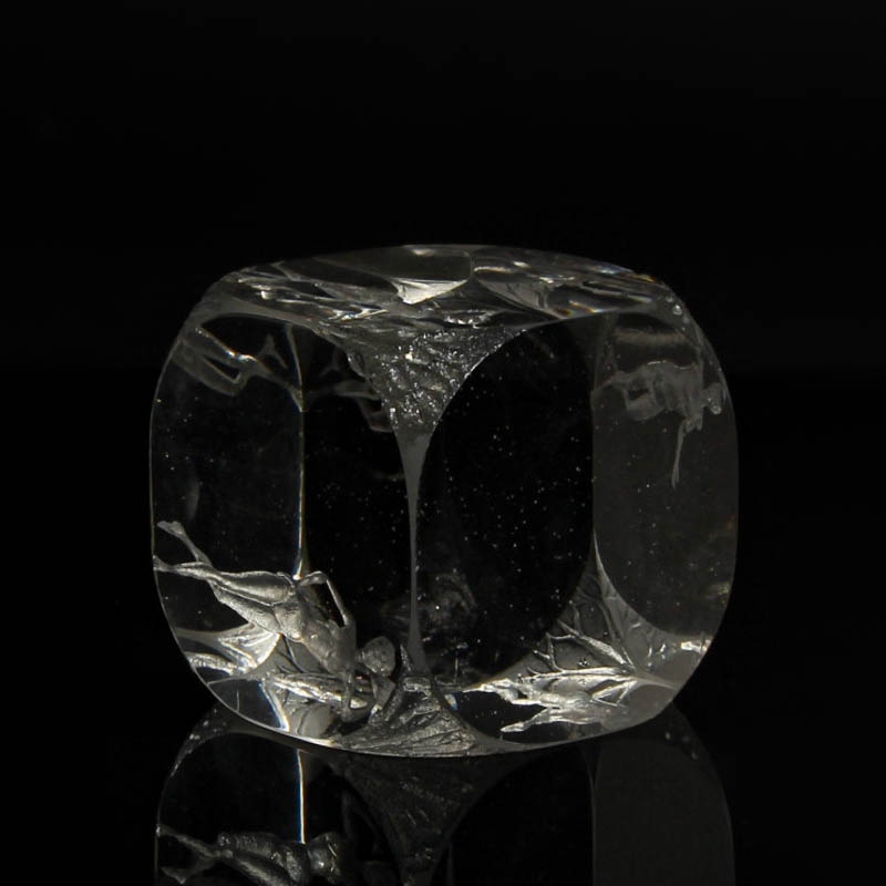 Detail d: Glaskunst-Objekt/Paperweight, Kristian Klepsch, Mizzi Glashütte, Uttendorf, farbloser Glaswürfel, geschliffen und geätzt, Reliefdekor "Adam & ...