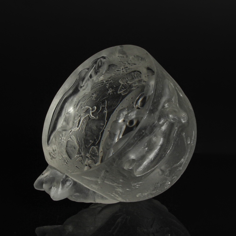Detail b: Glaskunst-Objekt/Paperweight, Kristian Klepsch, Mizzi-Glashütte, Uttendorf, farbloses Glas, geschliffen und geätzt, Halbkugel mit Tieren und ...