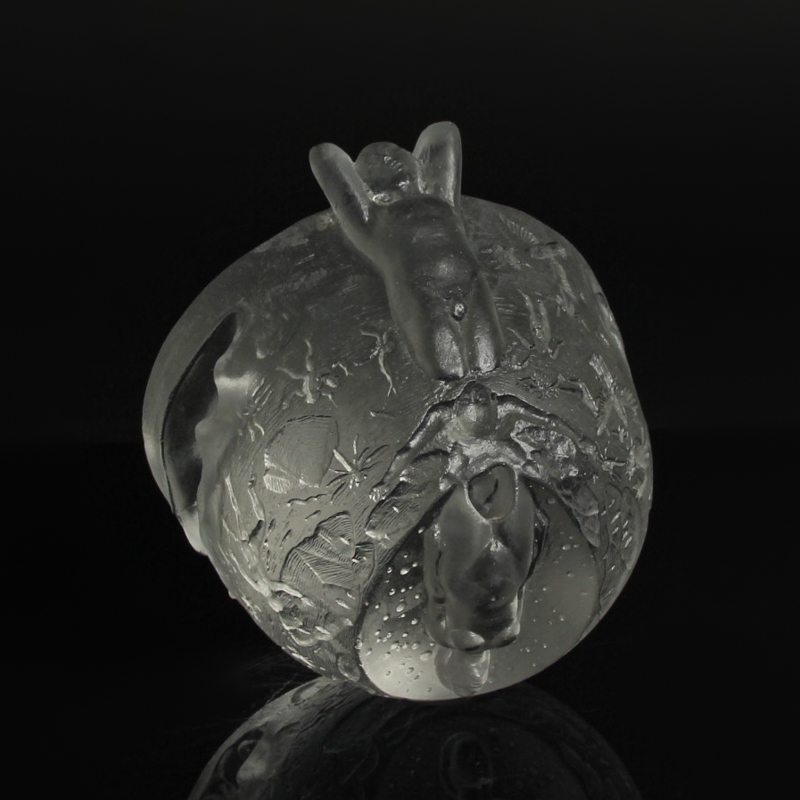 Detail f: Glaskunst-Objekt/Paperweight, Kristian Klepsch, Mizzi-Glashütte, Uttendorf, farbloses Glas, geschliffen und geätzt, Halbkugel mit Tieren und ...