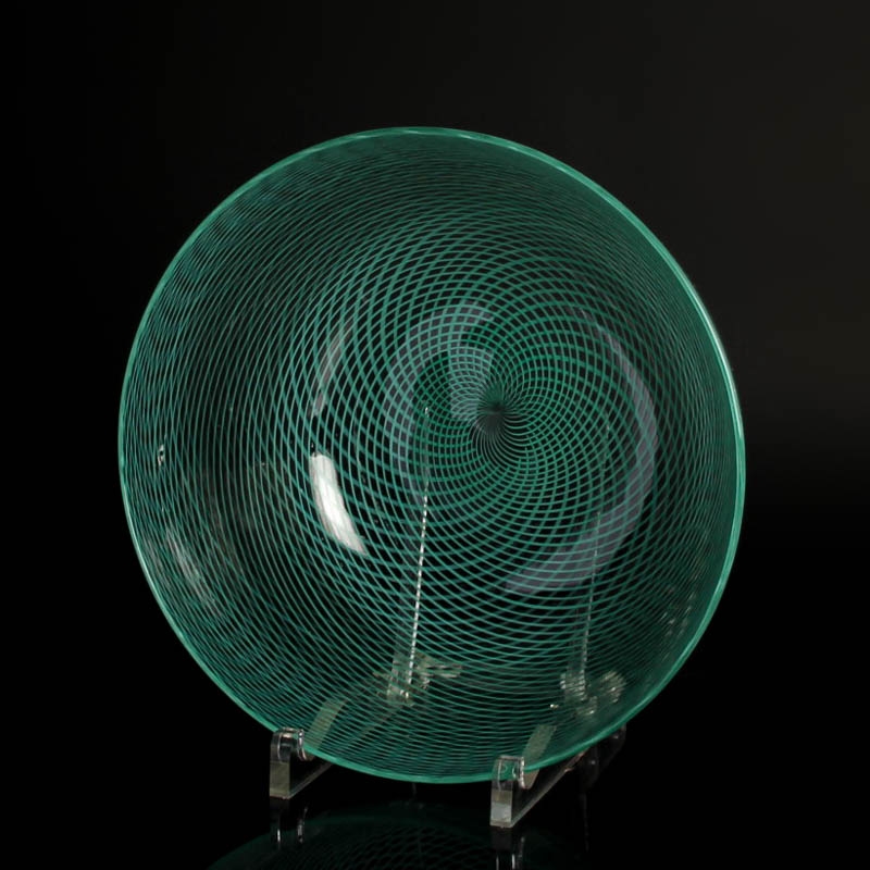 Detail c: Glasschale, Zuschreibung Barrovier & Toso, Murano, Italien, farbloses dünnwandiges Glas, türkisfarbenes Fadeneinschmelzungen mit Netzmuster in a ...