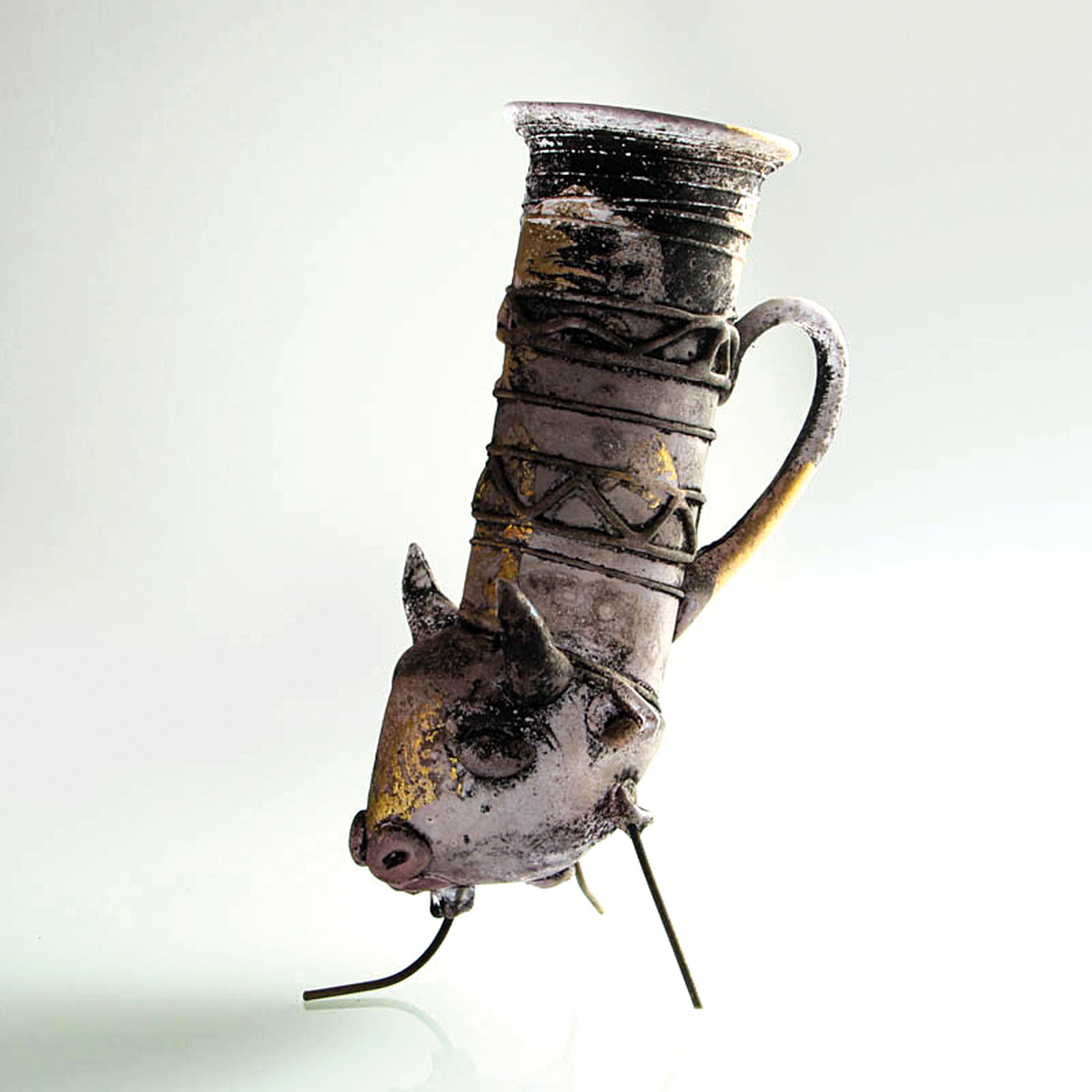 Detail b: Figürliches Gefäß "Vetro a scavo"-Unikat, Ermanno Nason bei Cenedese, 1963-72, Gestalt eines ur- bzw. frühgeschichtlichen Rhyton- ...