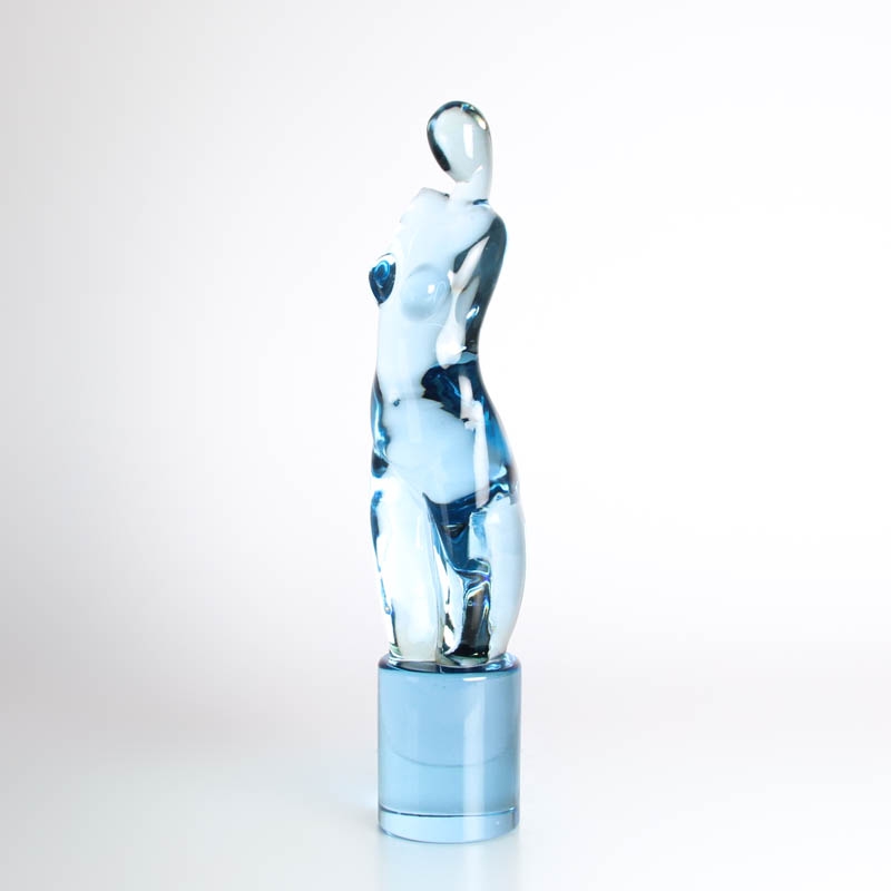 Detail b: Große Glasskulptur Frauentorso, Ermanno Nason für Cenedese, Murano, Italien, hellblau getöntes Glas, Frauentorso auf rundem Sockel, unsigniert, H. ...