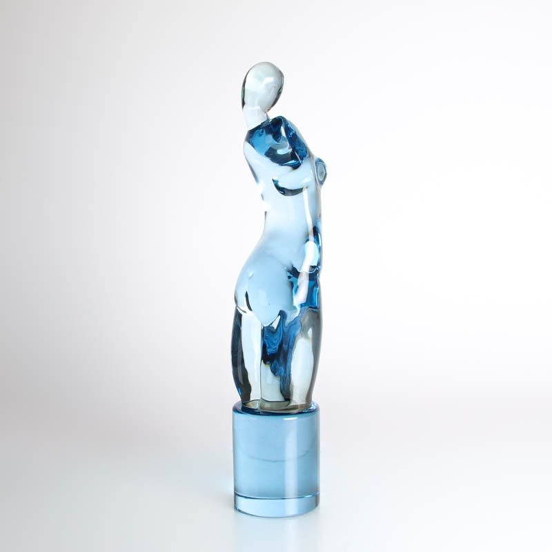 Detail d: Große Glasskulptur Frauentorso, Ermanno Nason für Cenedese, Murano, Italien, hellblau getöntes Glas, Frauentorso auf rundem Sockel, unsigniert, H. ...