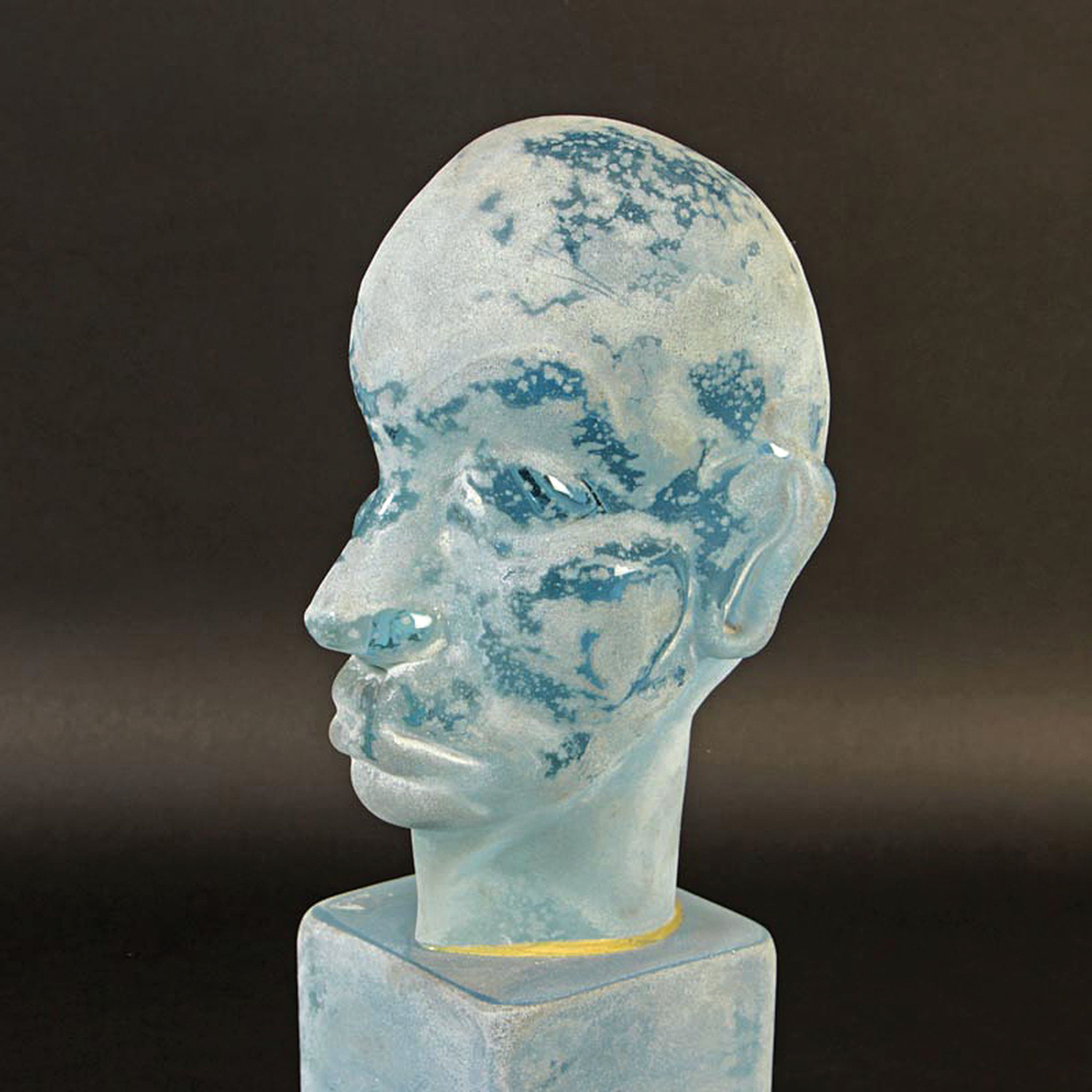 Detail b: Vetro a scavo-Skulptur, Ermanno Nason für Cenedese, Murano, Italien, hellblaues Glas, matte und aufgeraute Oberfläche in Vetro a scavo-Technik, ...