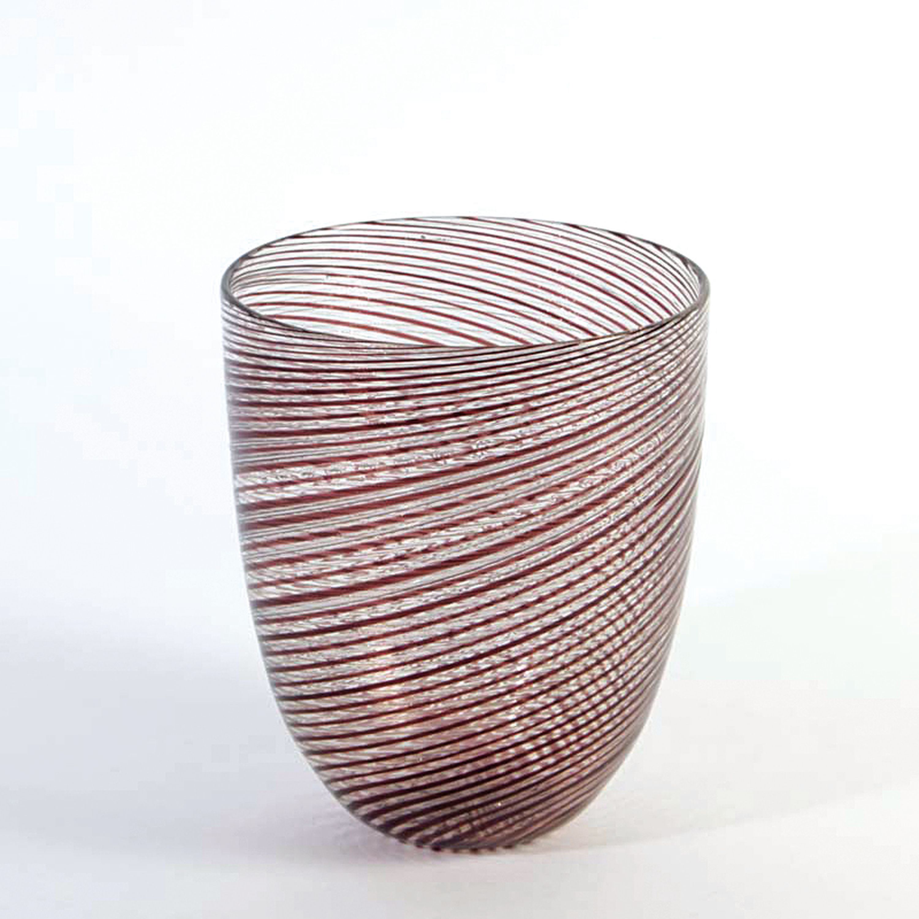 A Canne-Glasvase, Murano, Italien, 1950/60er -Jahre, farbloses Glas, kupferfarbene Glasfäden in a Canne-Technik, dagegen verschobene Fäden in ...