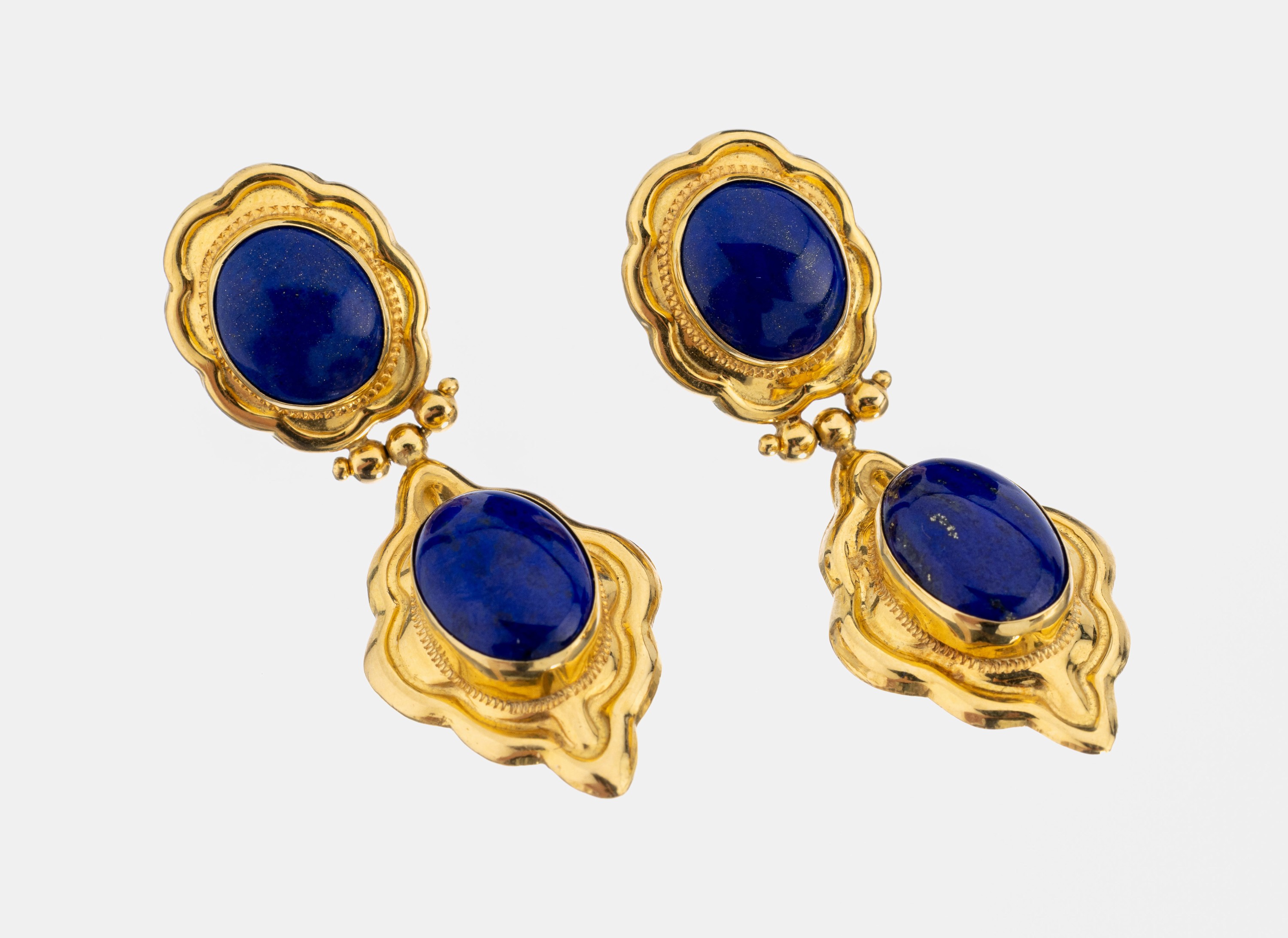 Paar 18 kt Gold Lapislazuli-Ohrstecker, GG 750/000, ovale Lapislazuli-Cabochons, länglichbewegl., L. ca. 5 cm, ca. 14.1 g, Clipbrisuren