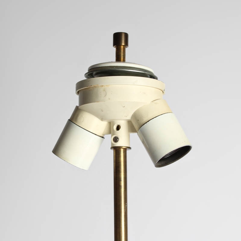 Detail g: Tischlampe, Karlsruher Majolika, 1920er Jahre, Enwurf Richard Klein, Modellnr. 1710,vollplastische Figur eines Orientalen, einen Palmenstamm ...