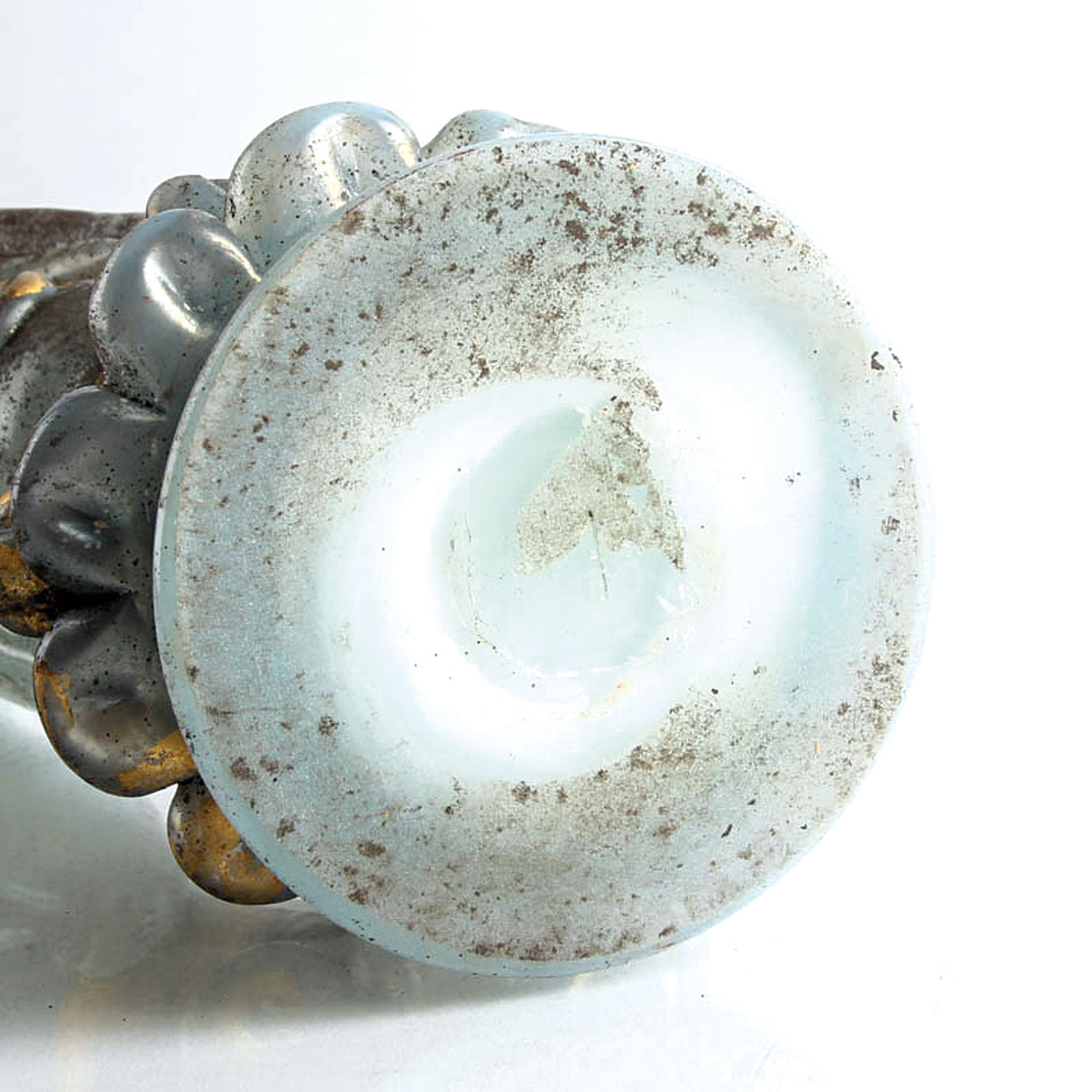 Detail e: Glasskulptur, Ermanno Nason für Cenedese, Murano, 1963-1972, Chinesin, Opalglas mit Goldflittereinschmelzungen und Aschepatina, H. ca 44cm