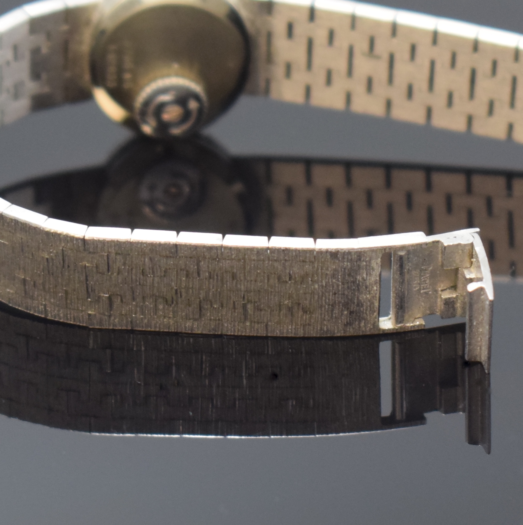 Detail b: PIAGET Backwinder Damenarmbanduhr in WG 750/000 mit Diamanten Referenz 3766 A 6, Schweiz um 1960, Handaufzug, orig. Goldband, Lünette aufw. m. ...