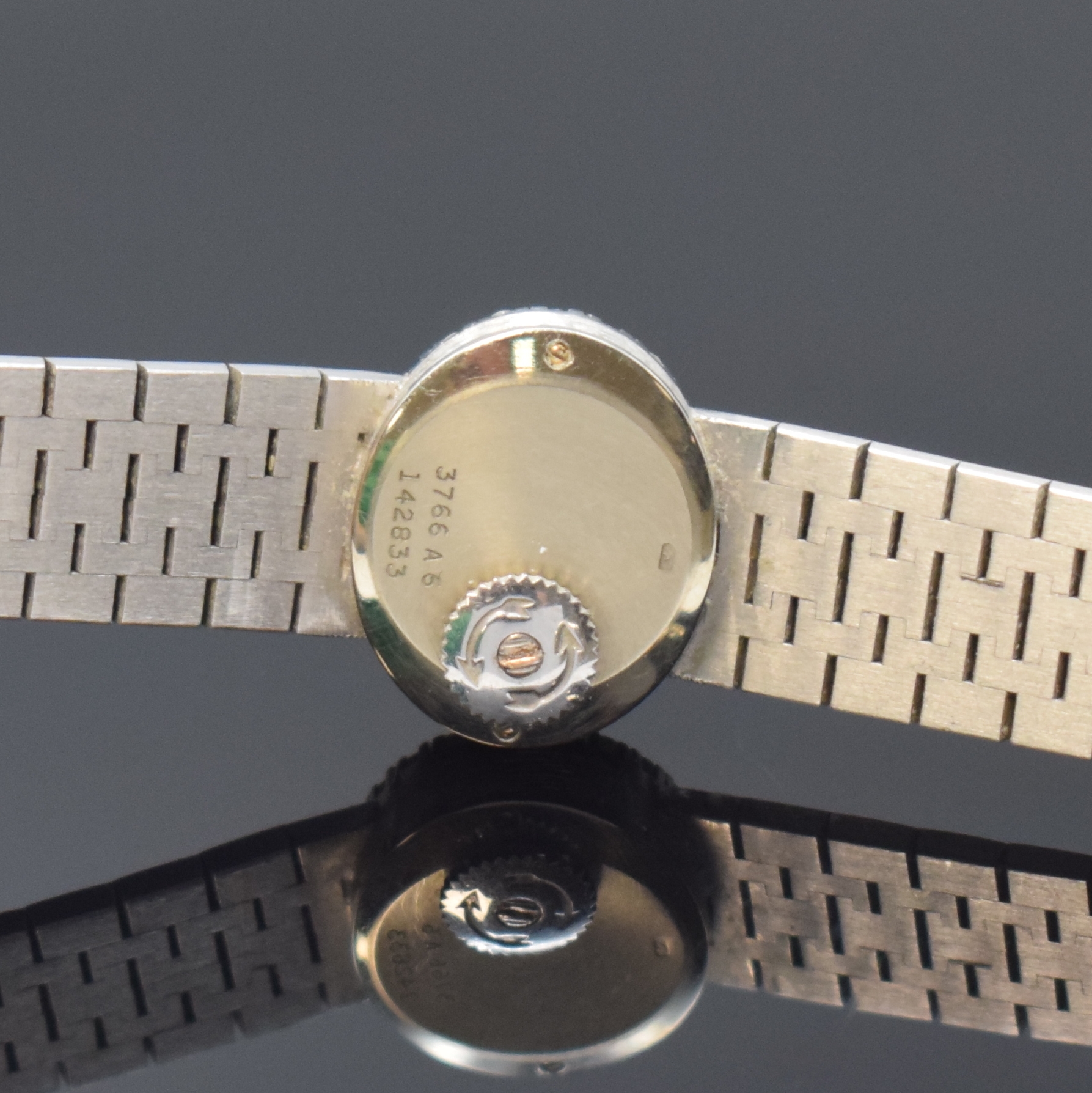 Detail c: PIAGET Backwinder Damenarmbanduhr in WG 750/000 mit Diamanten Referenz 3766 A 6, Schweiz um 1960, Handaufzug, orig. Goldband, Lünette aufw. m. ...