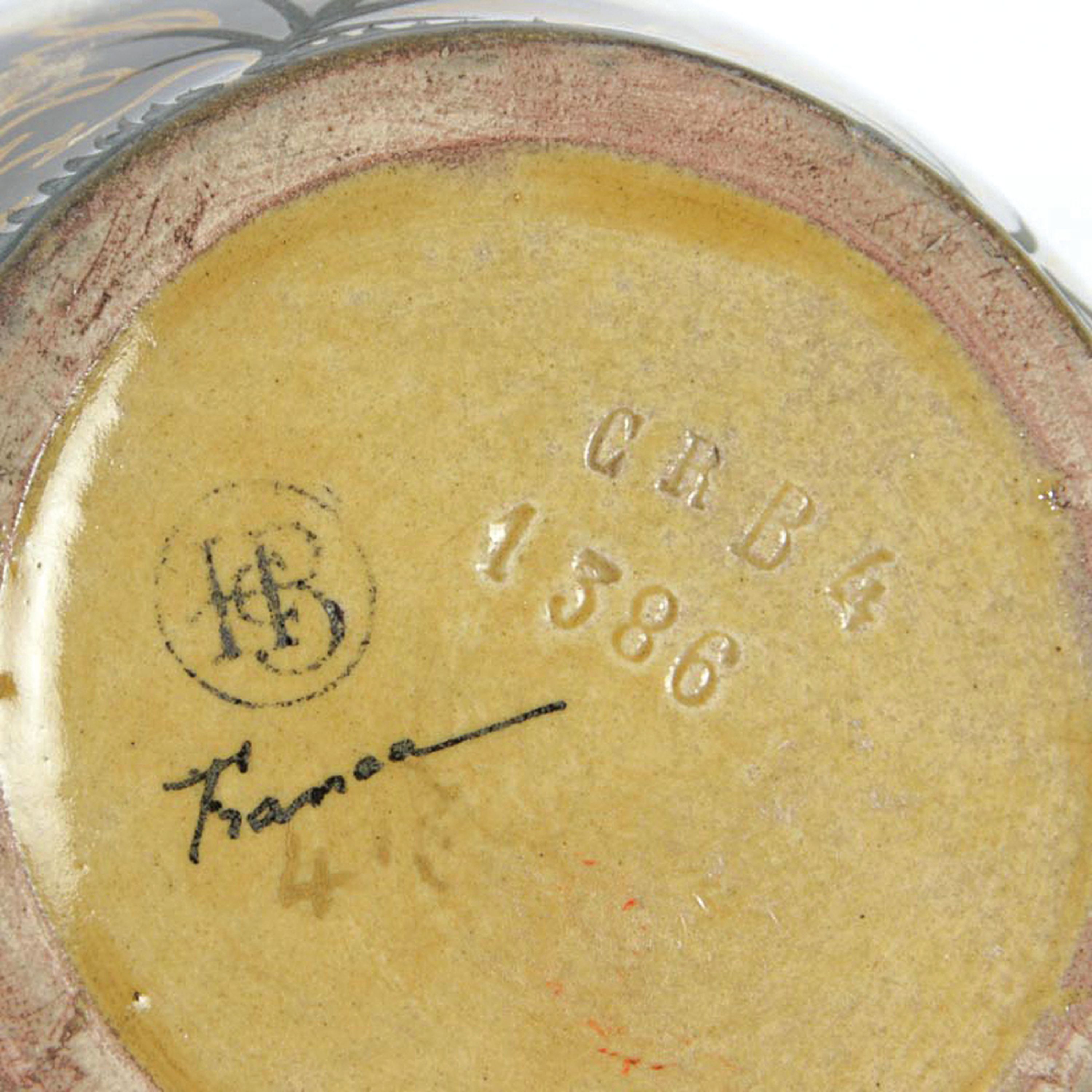 Detail e: Vase, Hubert Bequet Quaregnon, Jugendstil, Steingut, grün-braun verlaufend glasiert, Emailmalerei, umlaufender floraler Dekor in reicher ...
