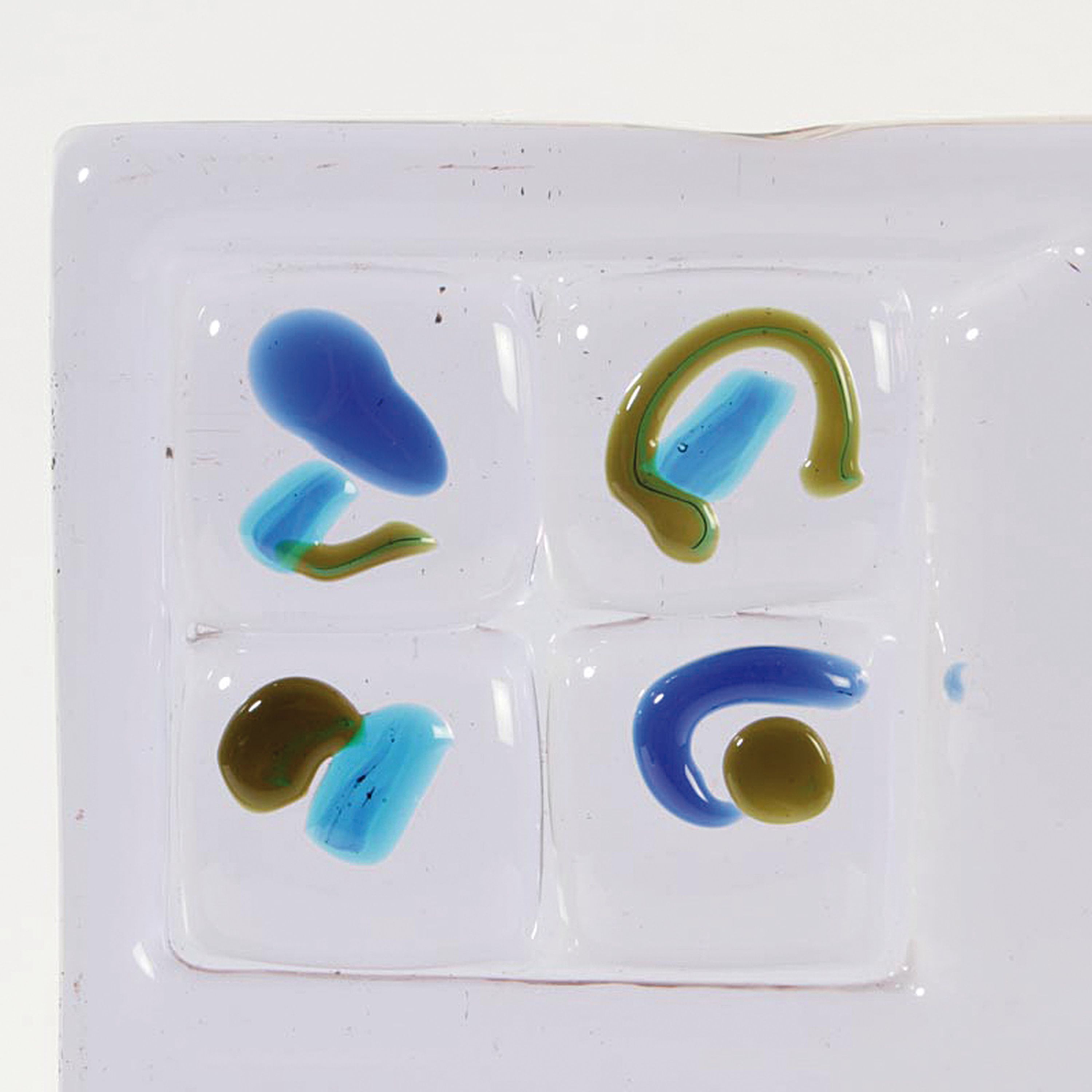 Detail m: Glasobjekt, Ermanno Nason und Alfredo Barbini, Murano, neodymium (Alexandrit-Glas) mit abstrakten blauen und olivgrünen Aufschmelzungen, H. ca. 33cm
