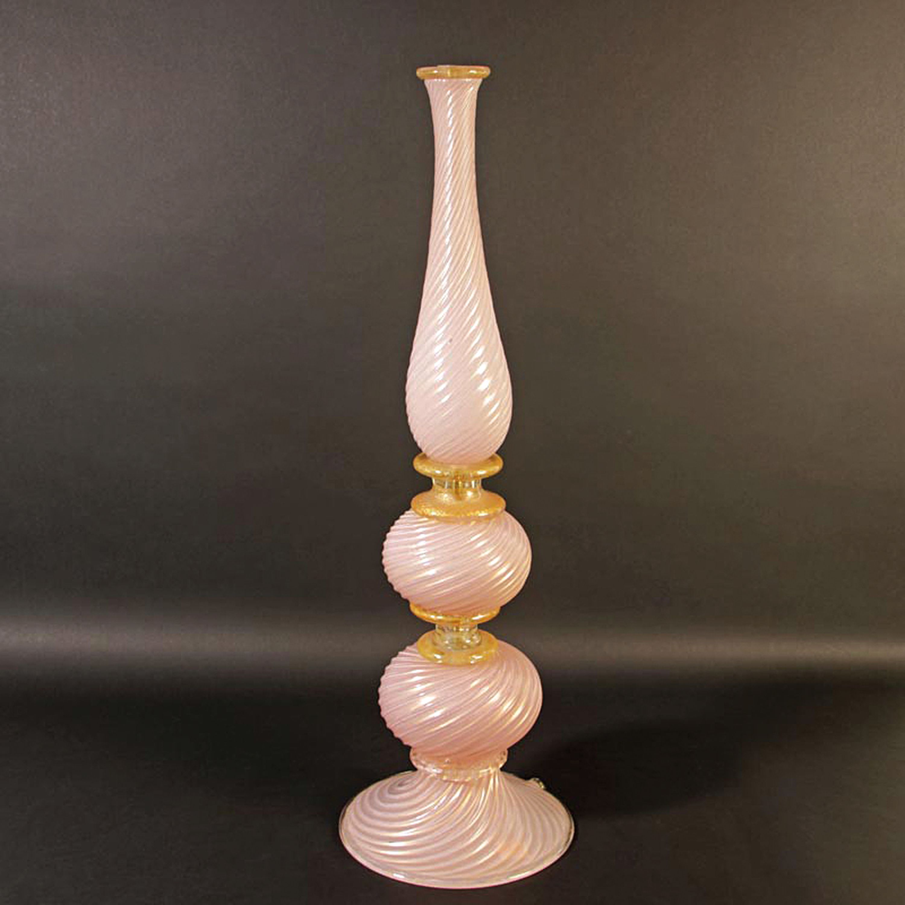 Großer Lampenfuß, Barovier & Toso Murano, opak-rosa Glas mundgeblasen, in sich gedreht, dazwischen zwei Glieder aus Klarglas, mit eingeschmolzenem ...