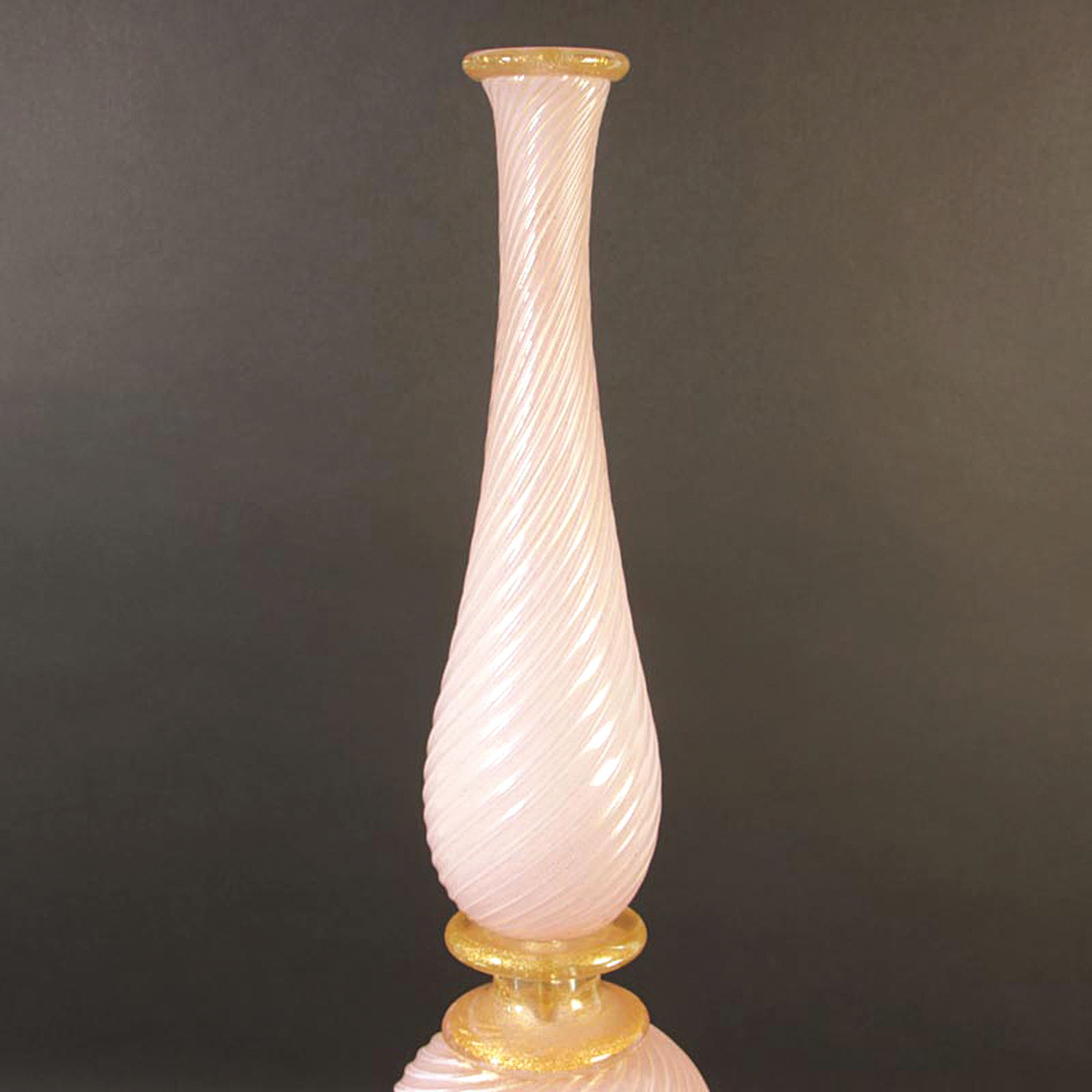 Detail b: Großer Lampenfuß, Barovier & Toso Murano, opak-rosa Glas mundgeblasen, in sich gedreht, dazwischen zwei Glieder aus Klarglas, mit eingeschmolzenem ...