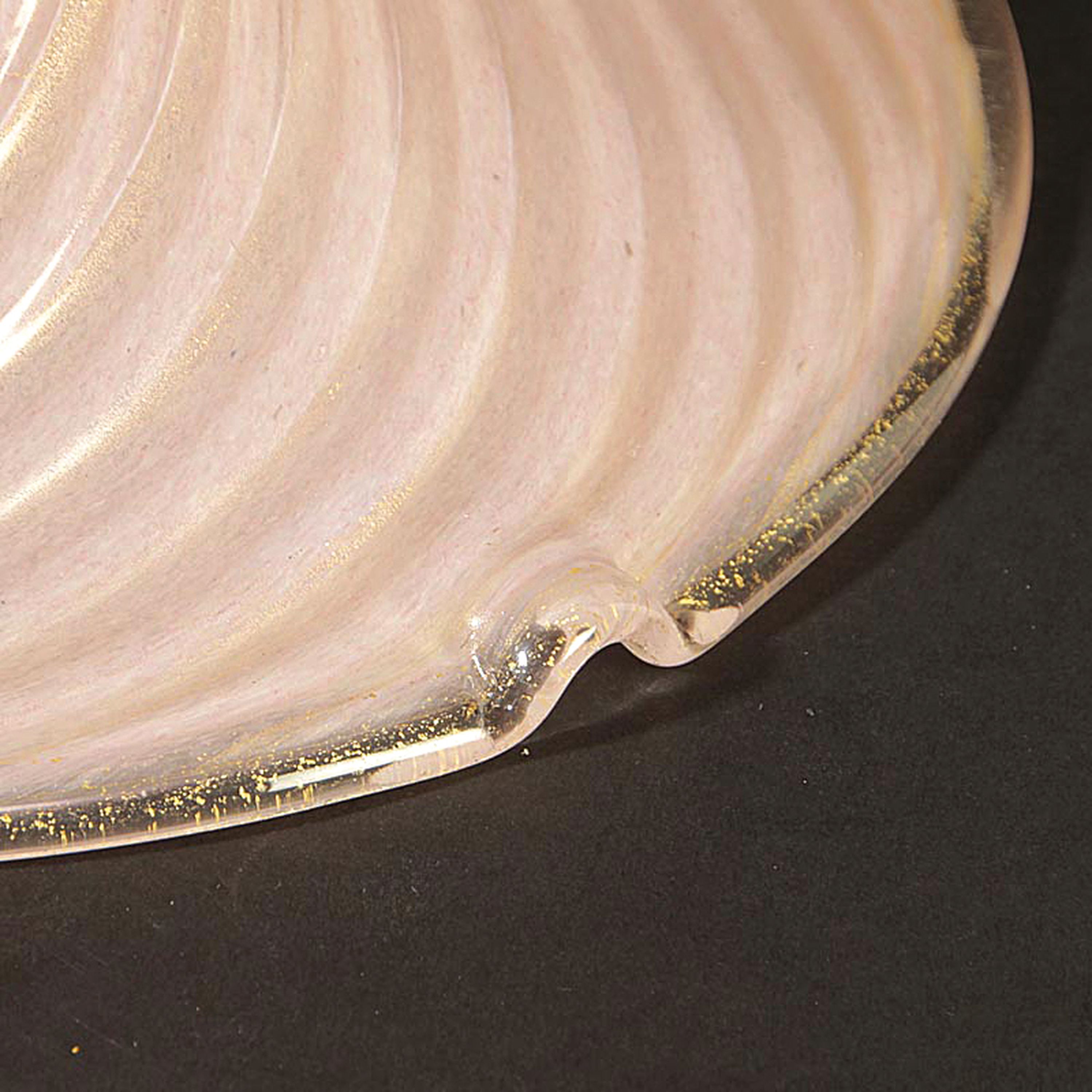Detail e: Großer Lampenfuß, Barovier & Toso Murano, opak-rosa Glas mundgeblasen, in sich gedreht, dazwischen zwei Glieder aus Klarglas, mit eingeschmolzenem ...