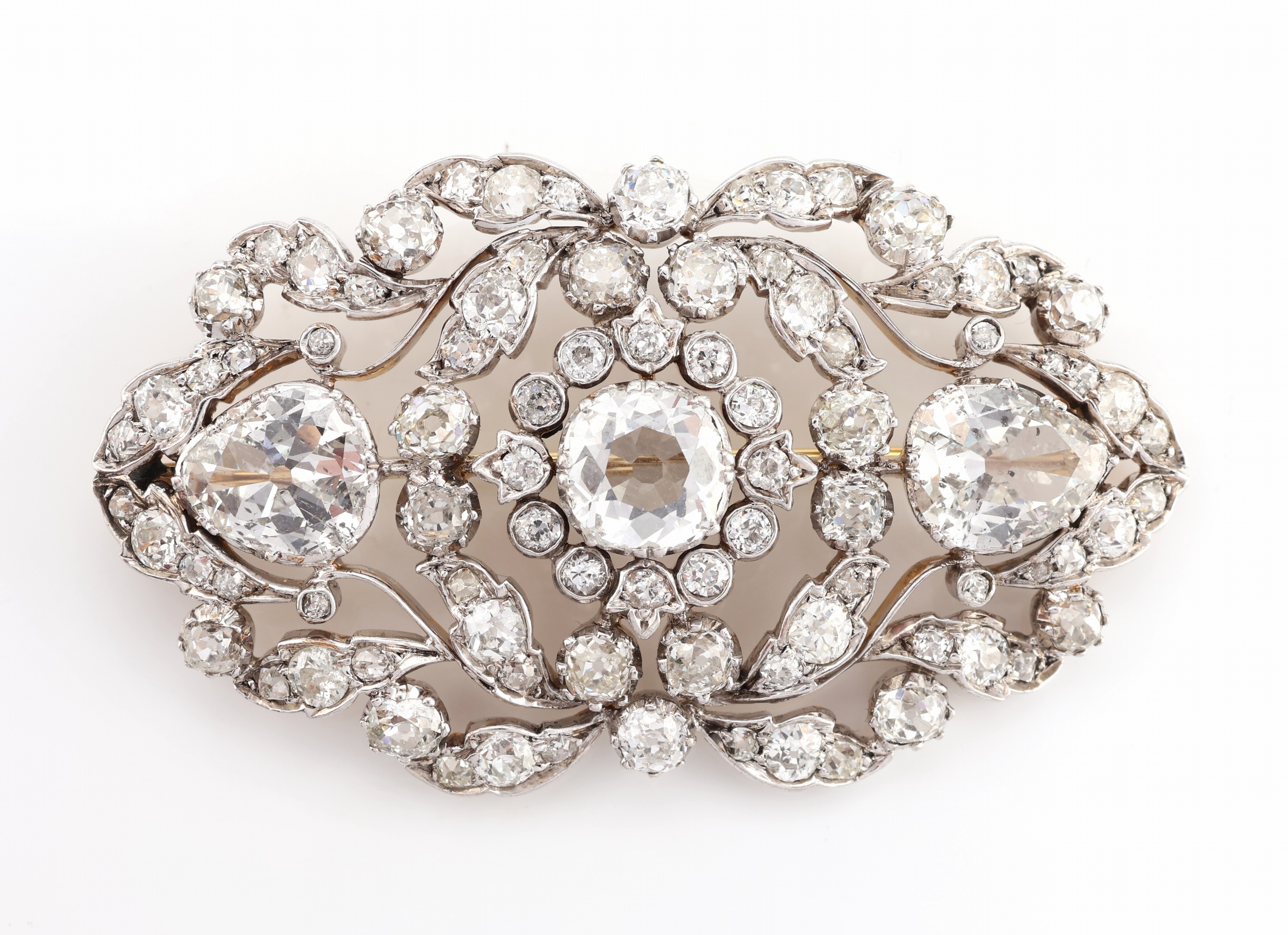 Detail a: Prunkvolle 14 kt Gold und Platin Diamant- Brosche, um 1860-70, GG 585/000 gepr., schauseitig Platin, hervorragende Verarbeitung, mittig ...
