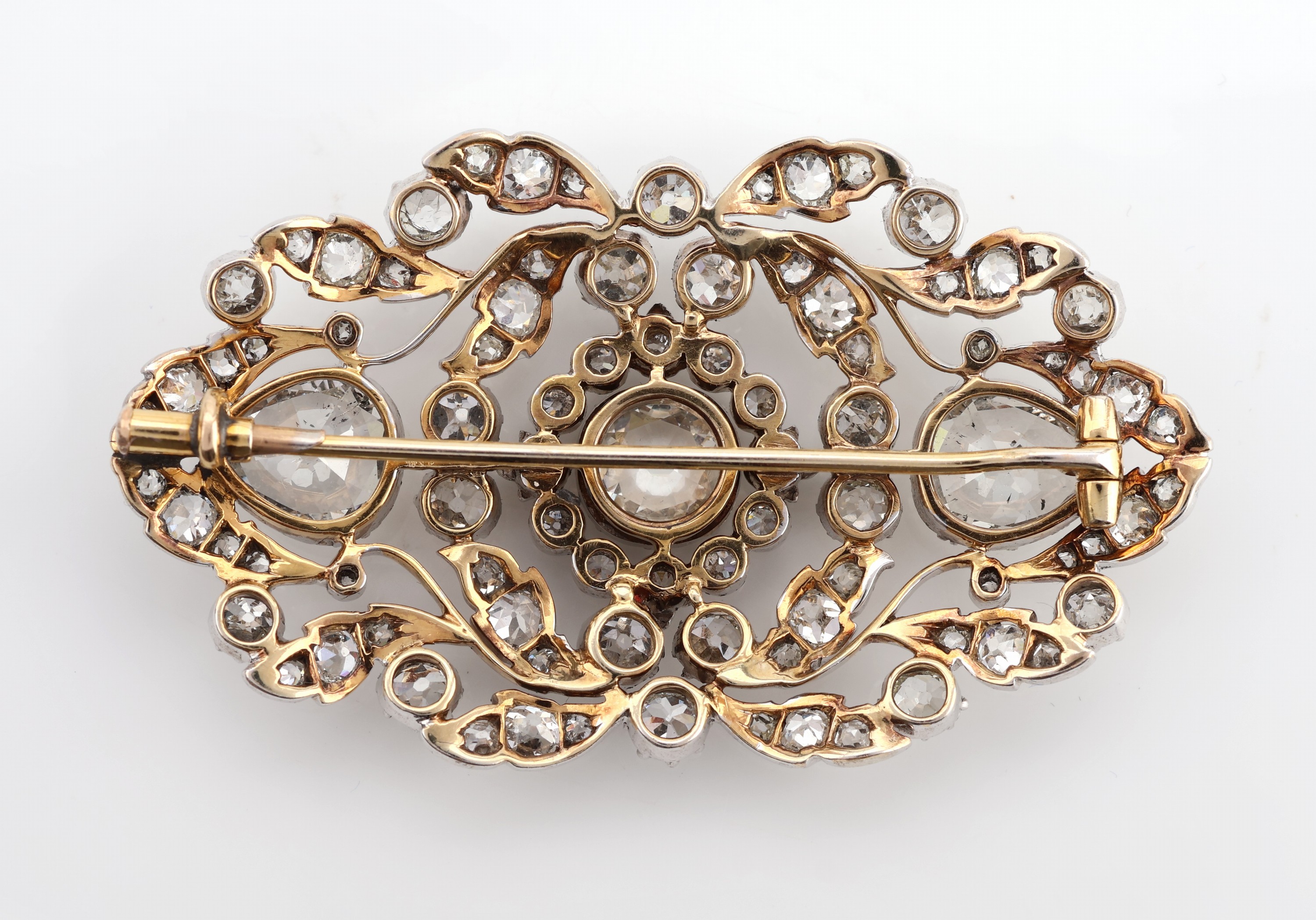 Detail b: Prunkvolle 14 kt Gold und Platin Diamant- Brosche, um 1860-70, GG 585/000 gepr., schauseitig Platin, hervorragende Verarbeitung, mittig ...