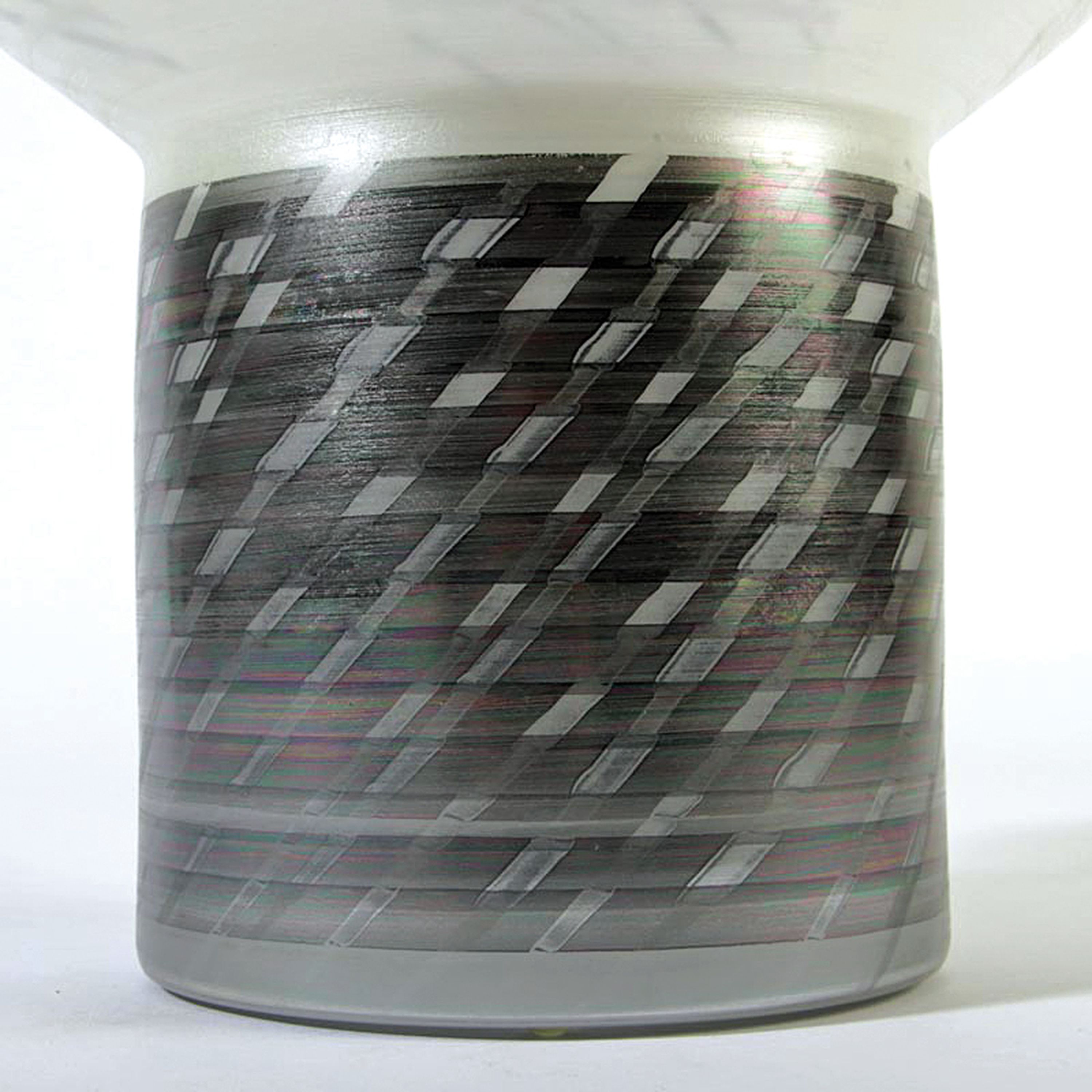 Detail d: Vase, Isgard Moje-Wohlgemuth, dat. 1994, farbloses Glas mit gelösten Metallverbindungen, signiert und dat., ausgestellter Kragen, H. ca. 18cm, D. ...
