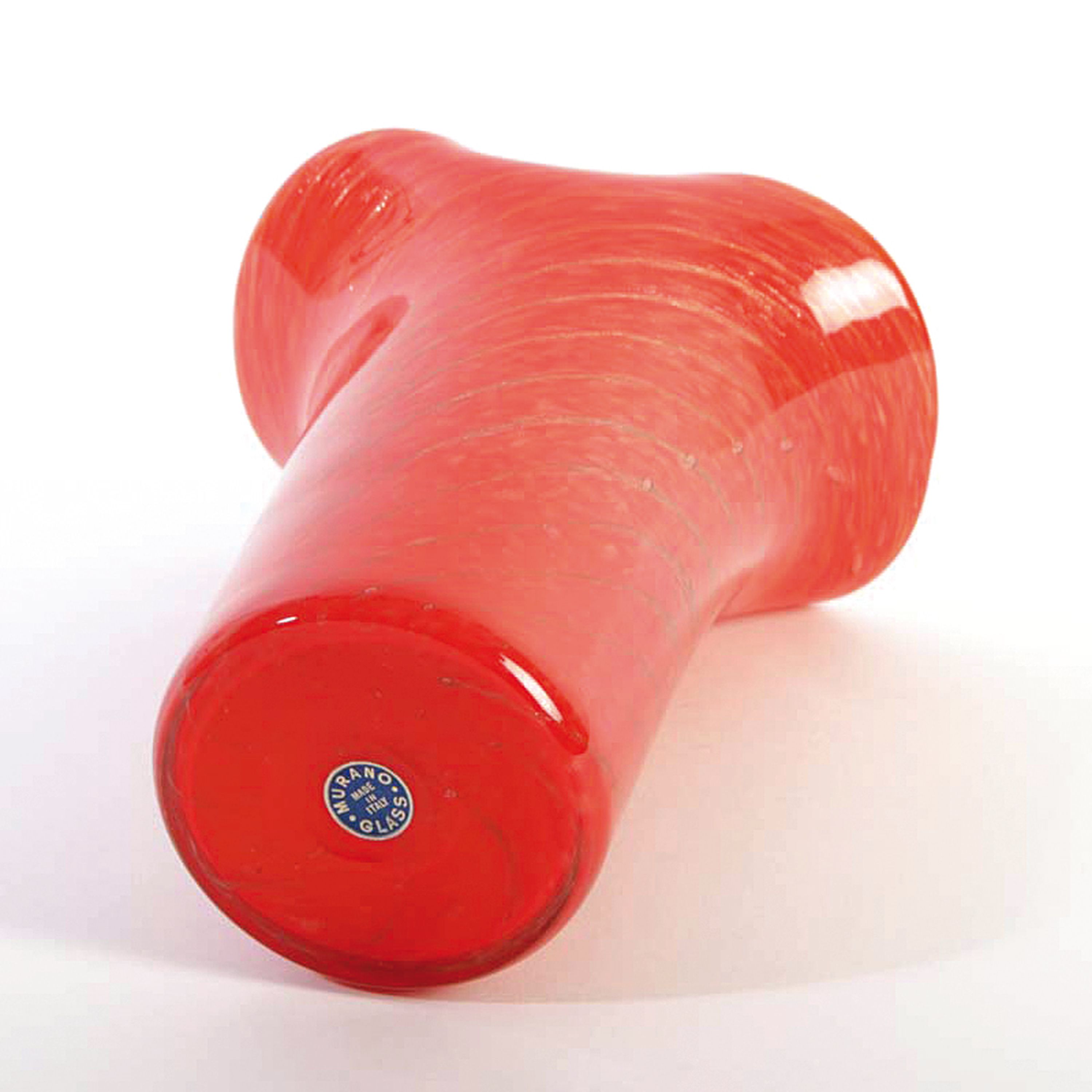 Detail d: Vase, Aureliano Toso Murano, opak-weißer Innenüberfang, rot-opaker Überfang Spiralform, H. ca. 18cm, oberer Rand ausgezogen und eingezogen