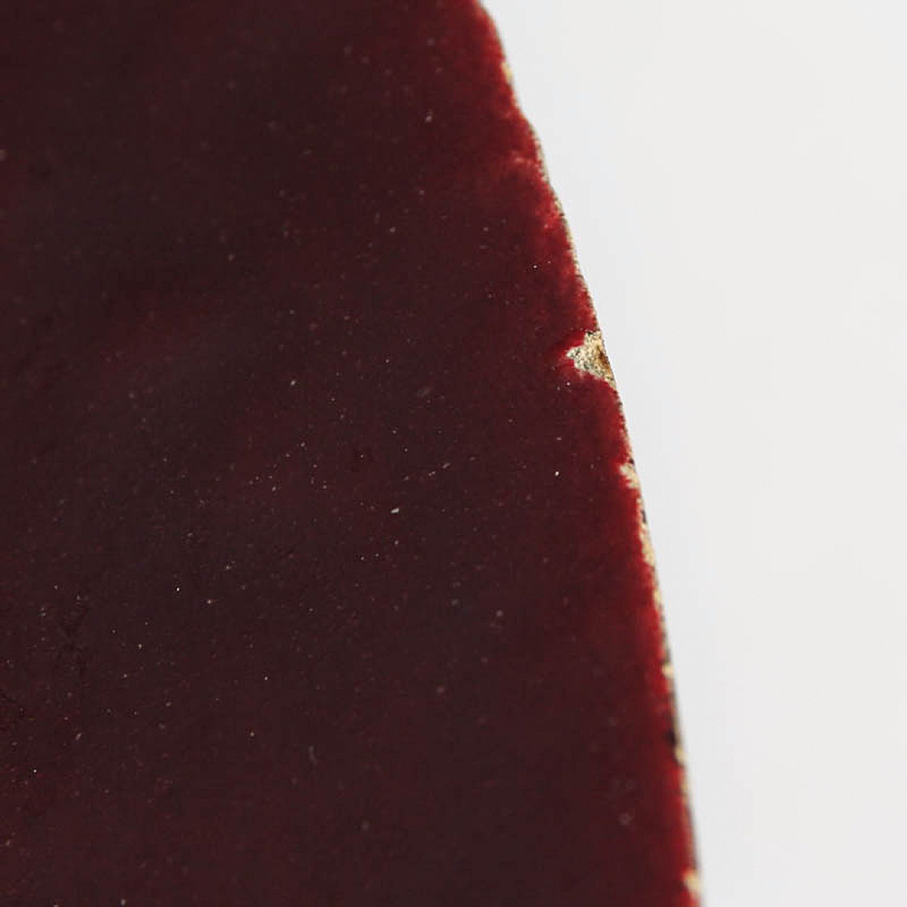 Detail f: Yves Brayer, 907-1990, zwei Pferde, rot glasierte Keramikschale mit Pferdemotiv mittig, am Boden signiert, H. ca. 7.5cm, D. ca. 48cm