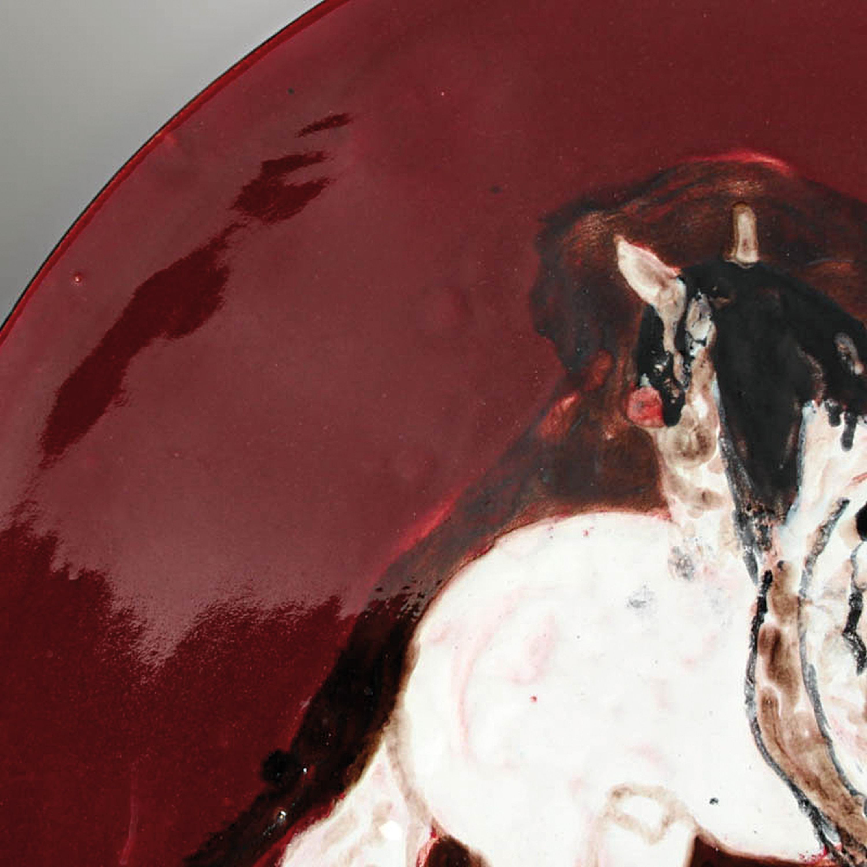 Detail m: Yves Brayer, 907-1990, zwei Pferde, rot glasierte Keramikschale mit Pferdemotiv mittig, am Boden signiert, H. ca. 7.5cm, D. ca. 48cm