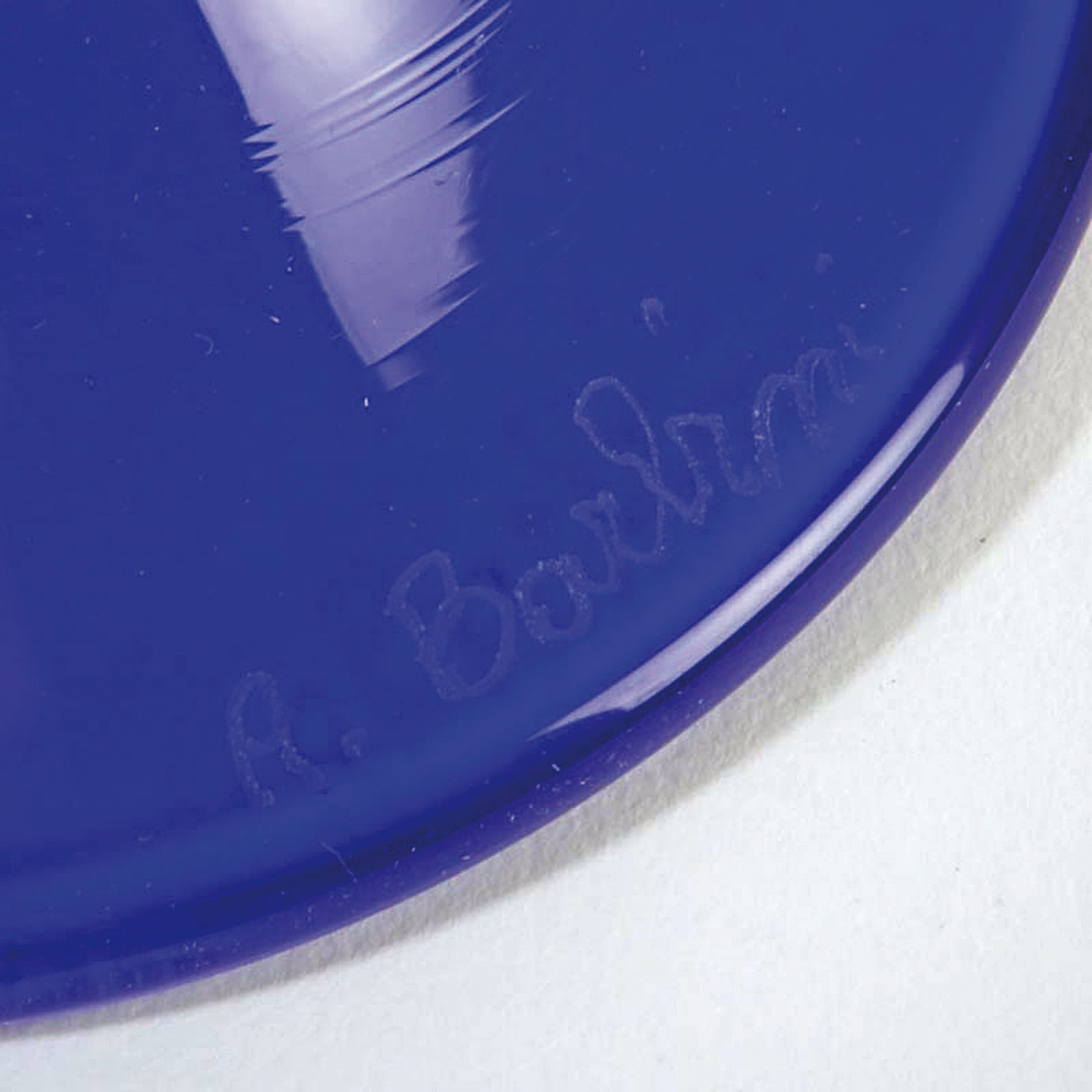 Detail d: Skulptur eines Vogels, Alfredo Barbarini, Murano, 1912-2007, blaues mundgeblasenes Glas, Schwanzfedern mit hellblau-opakem Glas überfangen, zwei ...