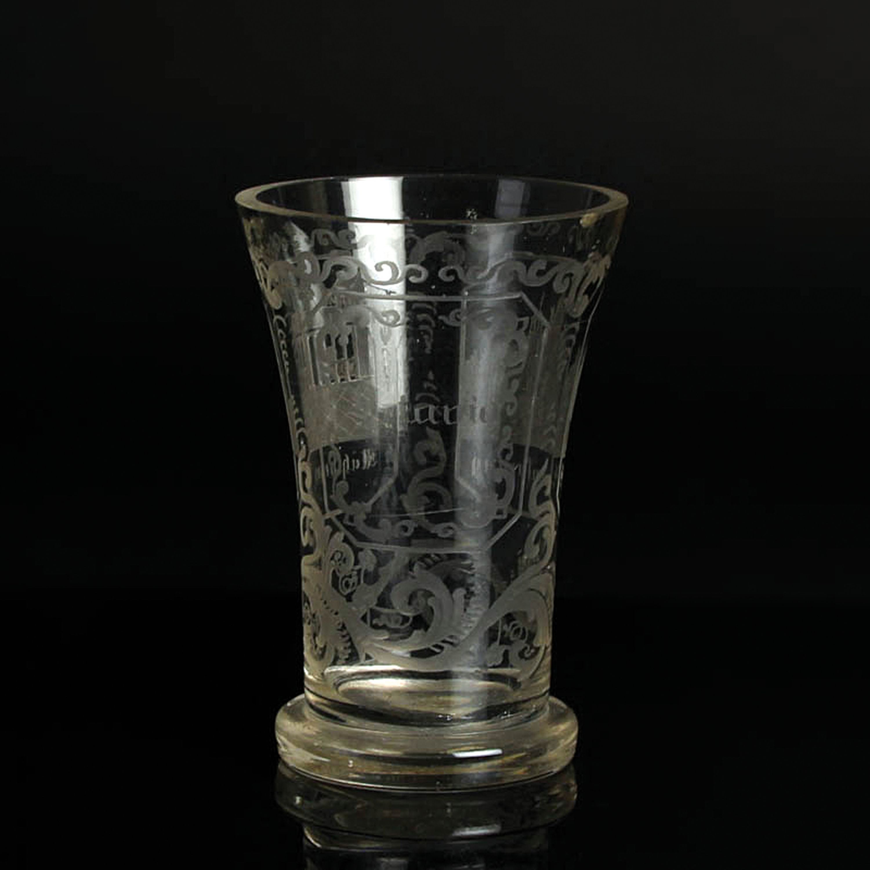 Andenkenglas, Böhmen, um 1860, farbloses Glas reich geschliffen, in Kartuschen: Hirschensprung und Mühlbrunn sowie der Name Octavia, H. ca. 13cm