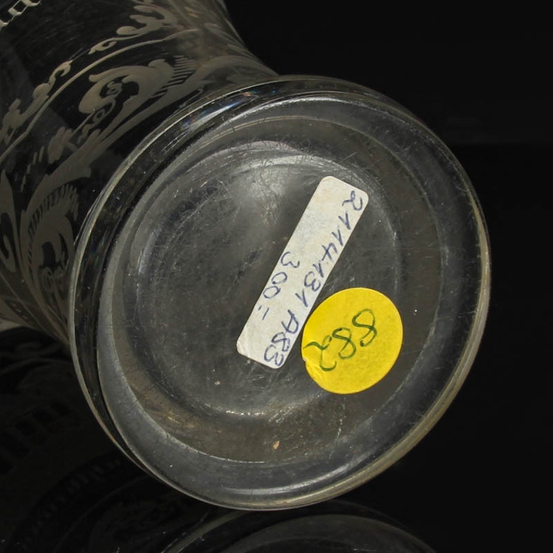 Detail f: Andenkenglas, Böhmen, um 1860, farbloses Glas reich geschliffen, in Kartuschen: Hirschensprung und Mühlbrunn sowie der Name Octavia, H. ca. 13cm