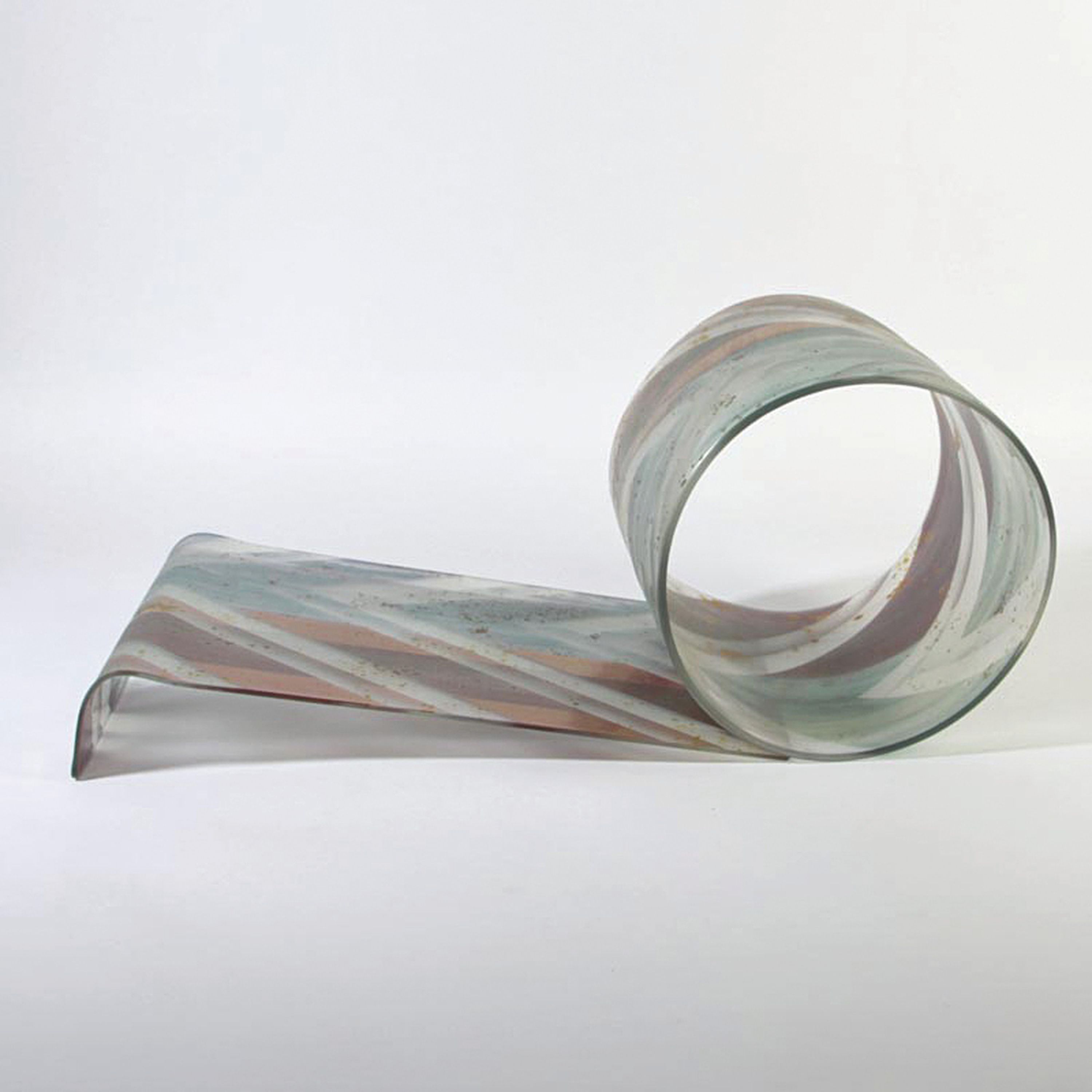 Detail a: Isgard Moje-Wohlgemuth, geb. 1941, zweiteilige Glasinstallation, Rolle und Welle, farbloses Glas bemalt mit gelösten Metallverbindungen und Gold ...