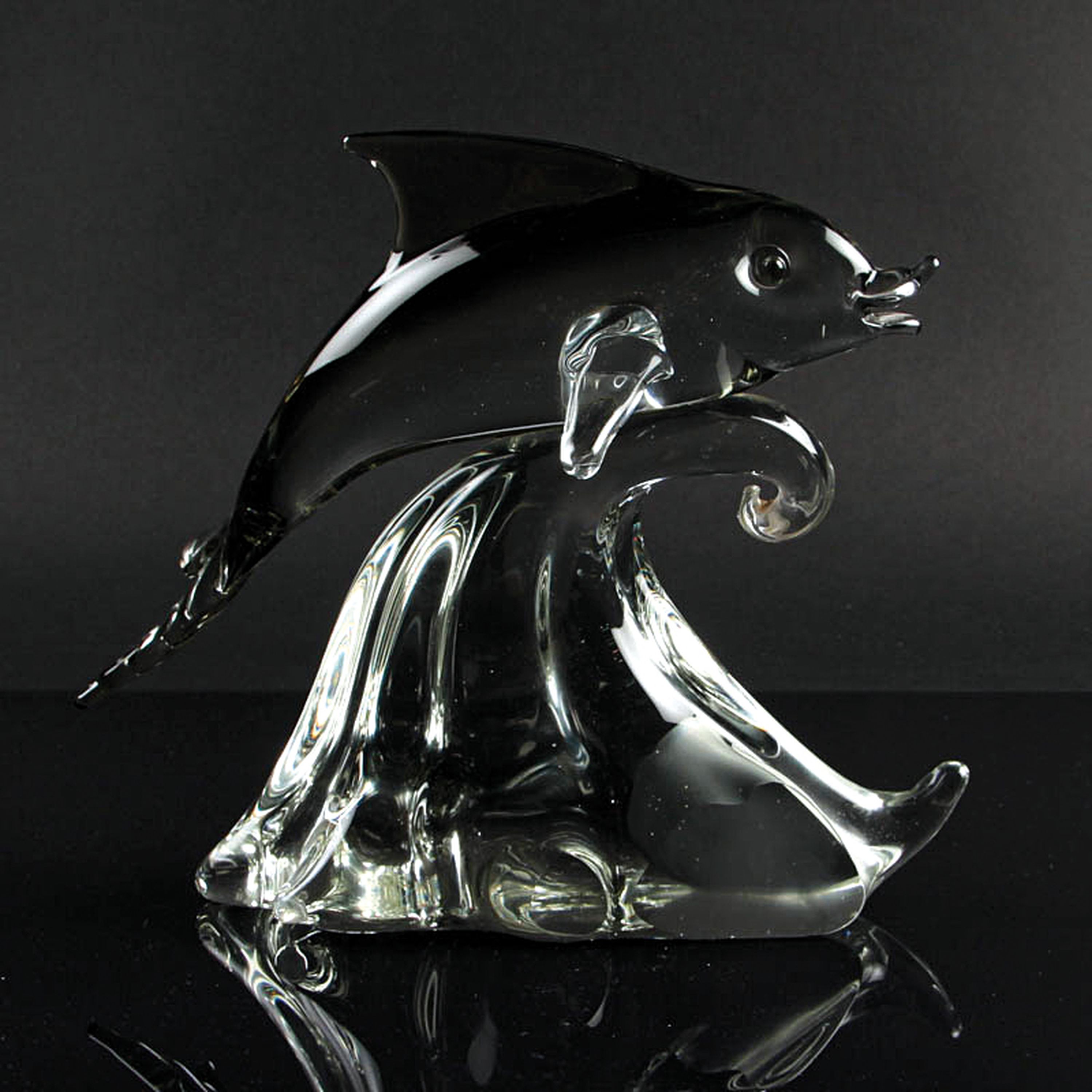 Zwei Glasskulpturen, Alfredo Barbini Murano, 1980er Jahre, Delfin auf Welle, farbloses Glas und Fisch partiell rauchfarben, H. ca. 26cm bzw. 20cm