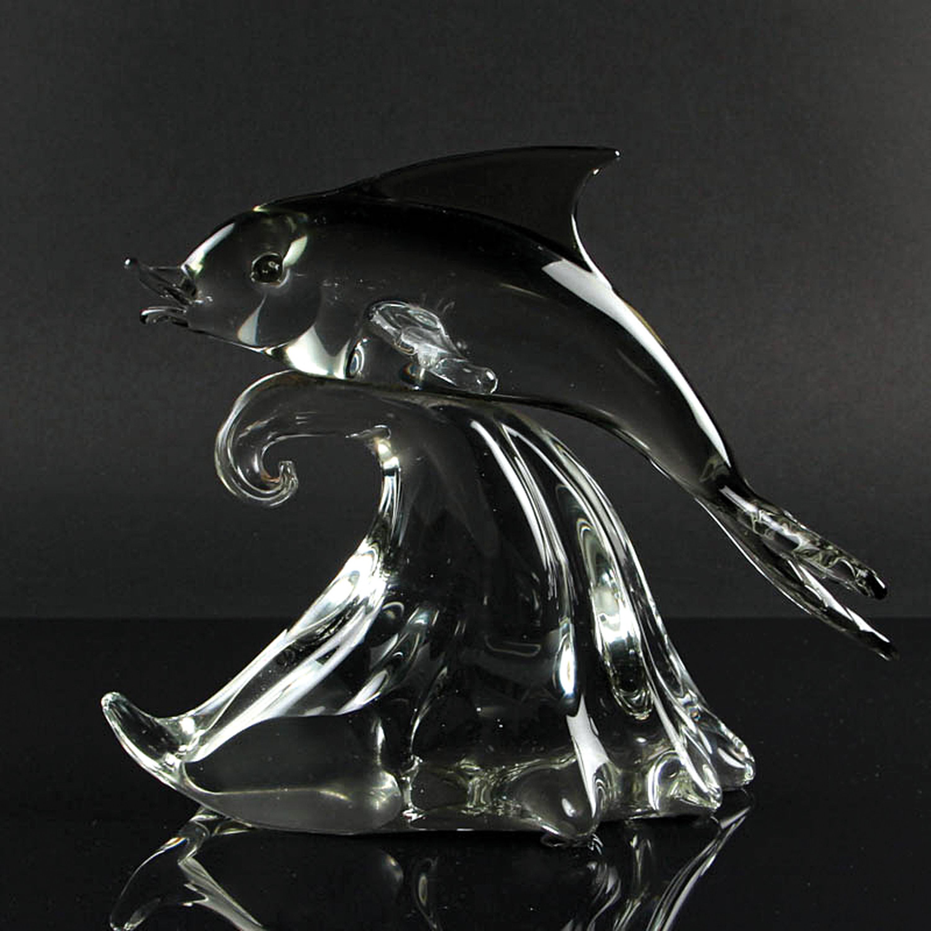 Detail a: Zwei Glasskulpturen, Alfredo Barbini Murano, 1980er Jahre, Delfin auf Welle, farbloses Glas und Fisch partiell rauchfarben, H. ca. 26cm bzw. 20cm