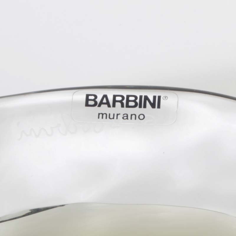 Detail c: Platte/Teller, Alfredo Barbini, Murano, um 1975, farbloses Glas, unten aufgeschmolzenes gelbliches Glas, dazwischen eingeschmolzene Fischfigur in ...