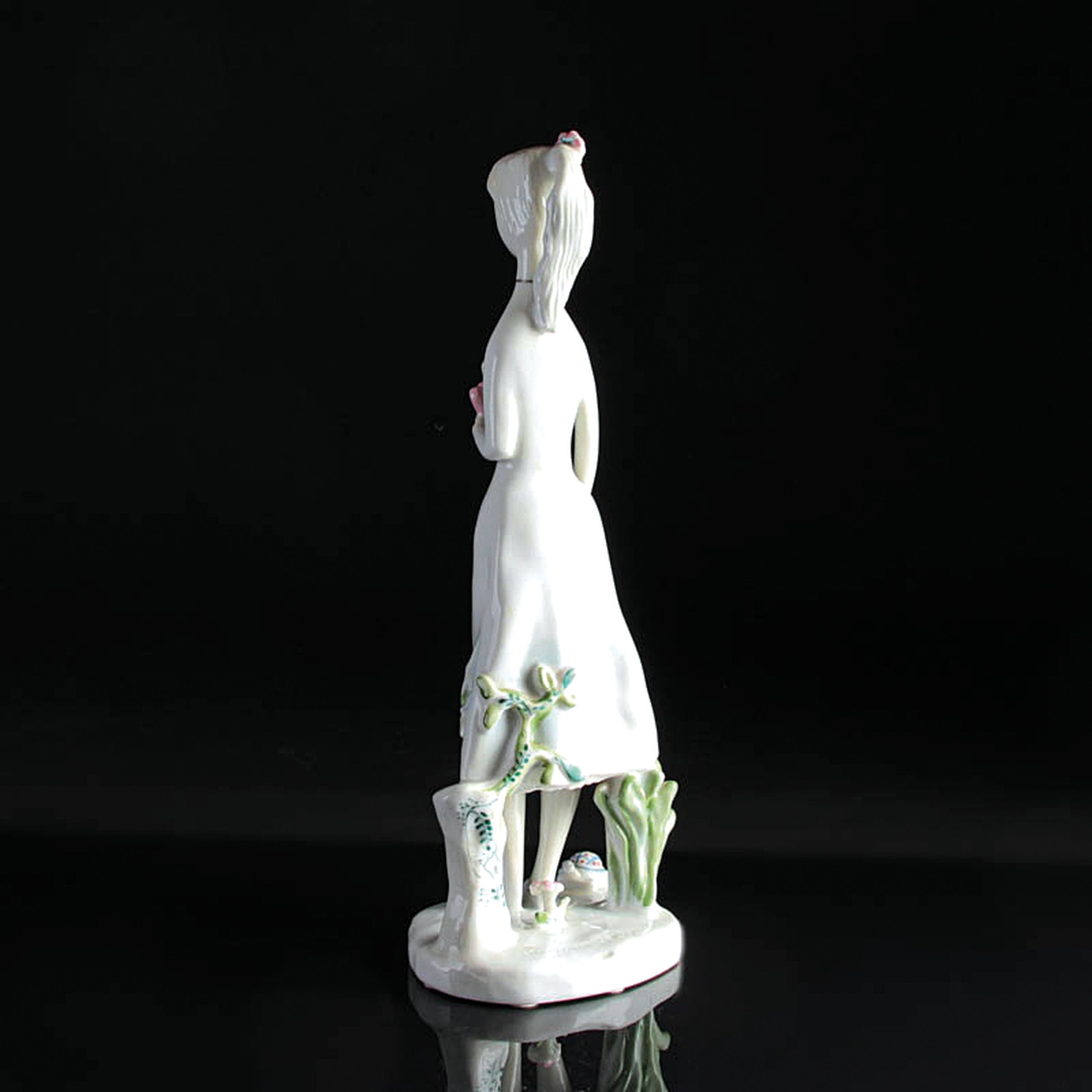 Detail c: Paar Porzellanfiguren, Rosenthal studio-linie,Raymond Peynet (1908-1990), Mann und Frau je mit Herz in der Hand und kleinen Details wie Eichhörnchen ...