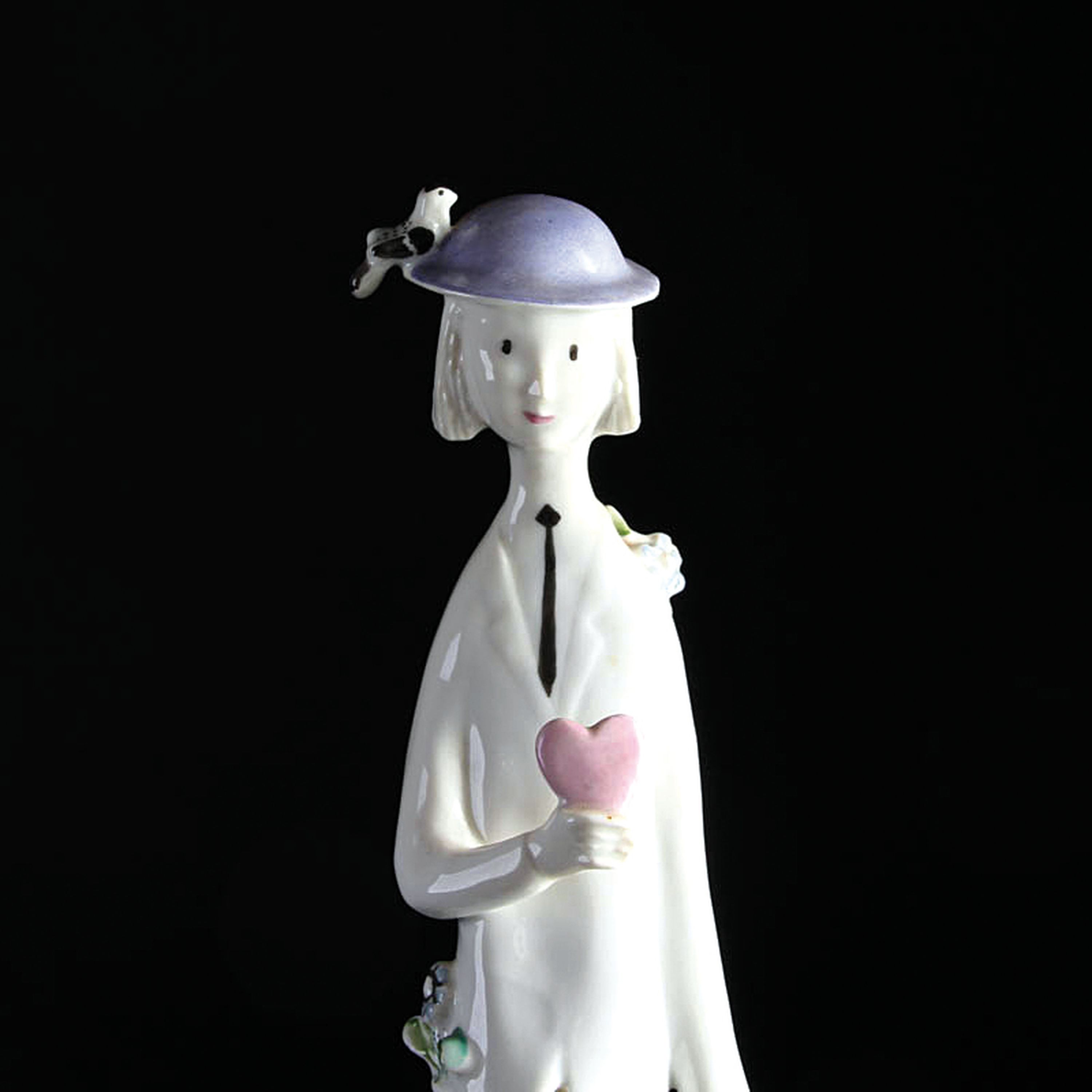 Detail g: Paar Porzellanfiguren, Rosenthal studio-linie,Raymond Peynet (1908-1990), Mann und Frau je mit Herz in der Hand und kleinen Details wie Eichhörnchen ...